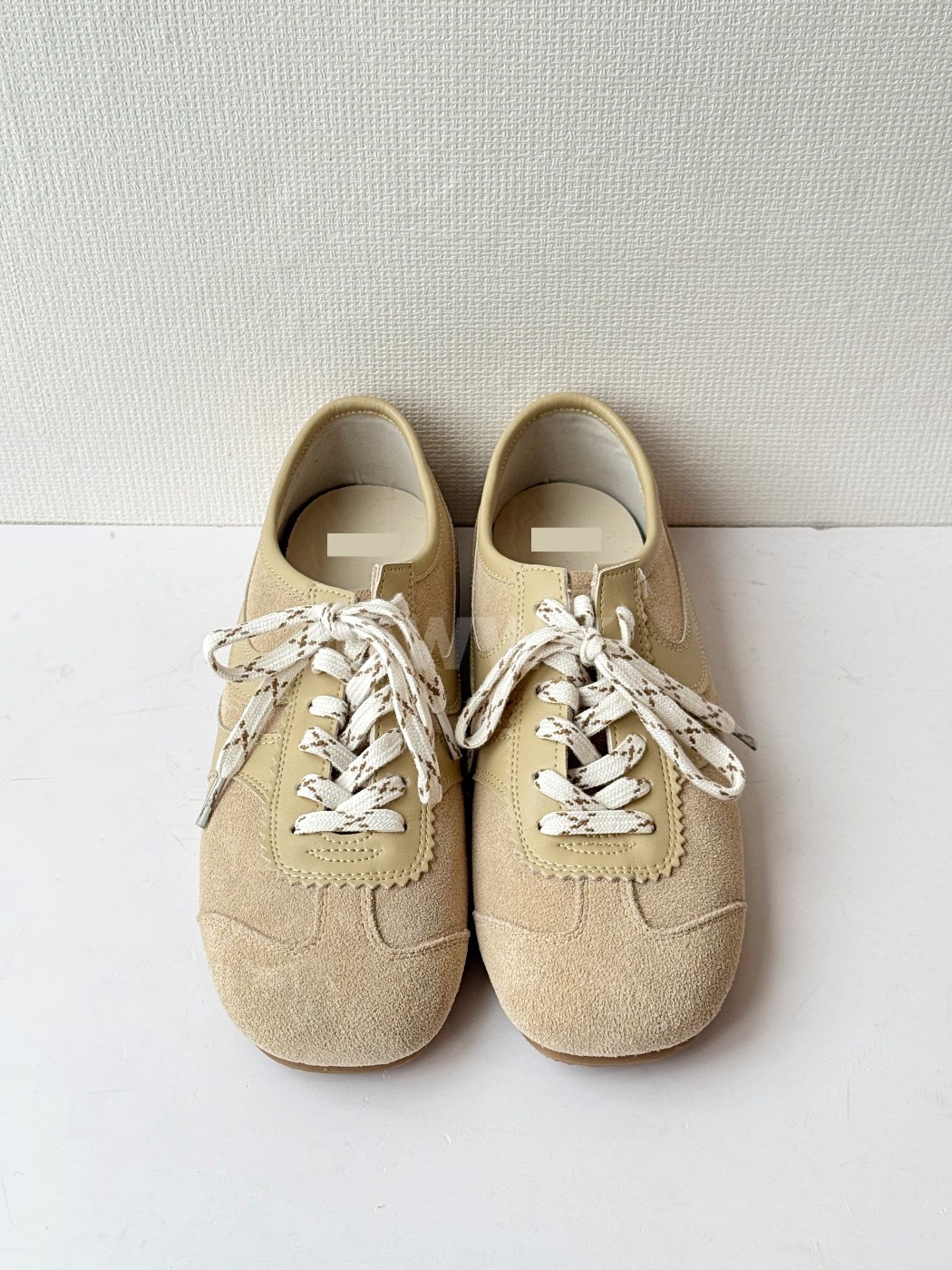 【穿拍樣品】真皮圓頭休閒鞋-杏