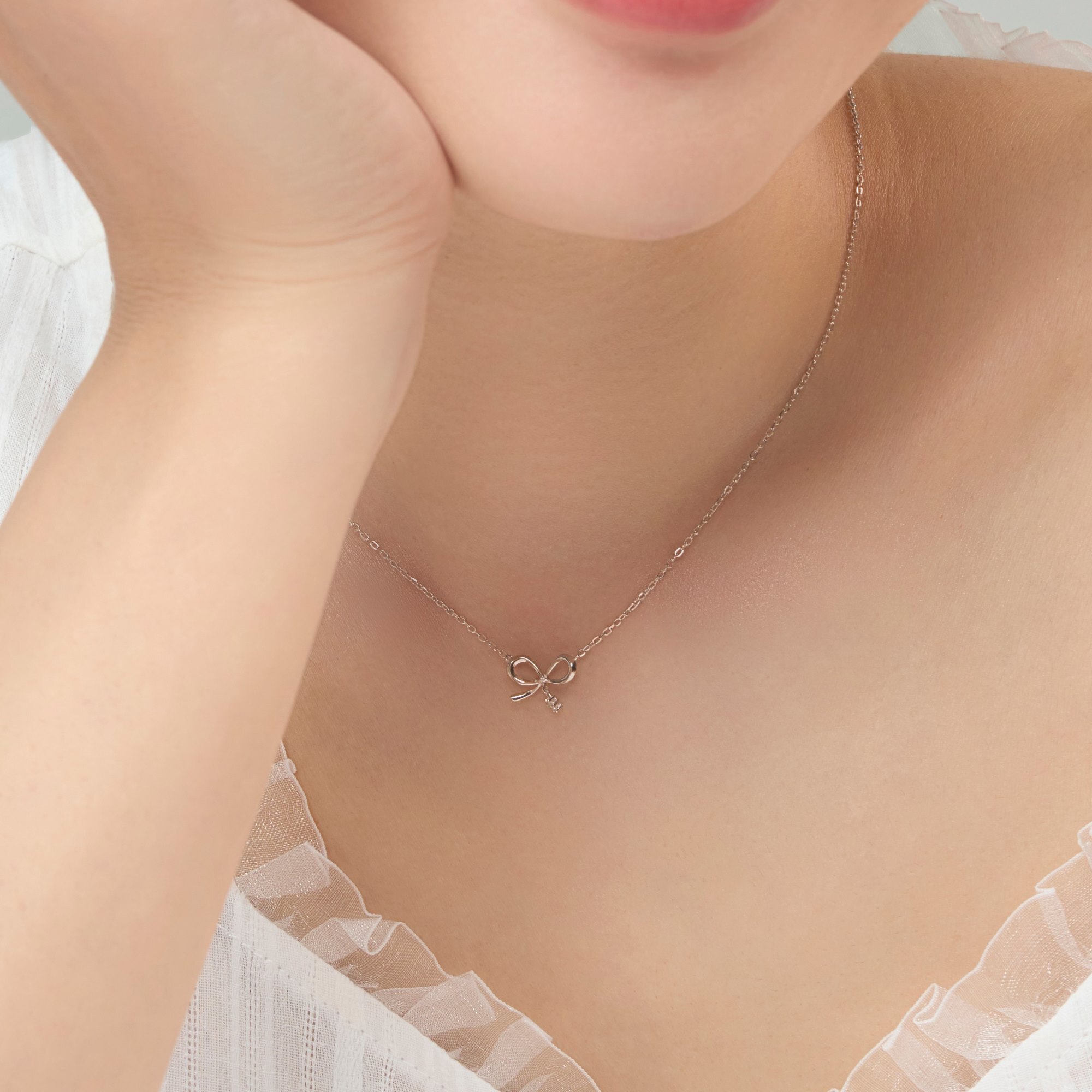 蝴蝶結造型的純銀項鍊，甜美風格的925純銀輕珠寶