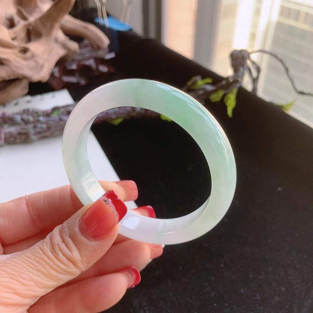 292639 52.8mm翡翠冰糯種飄綠手鐲 (52-54)