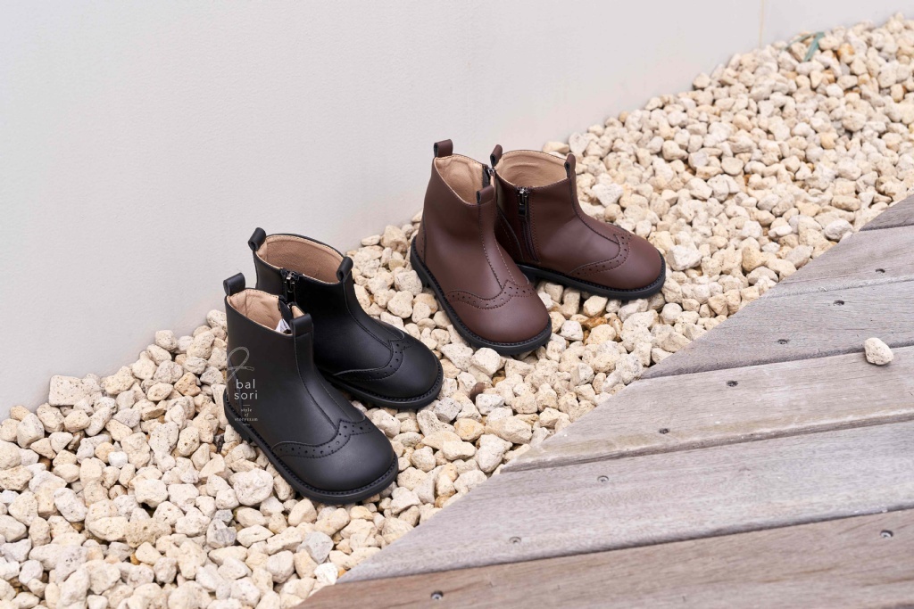 正韓春Balsori 兩色雕花騎士靴