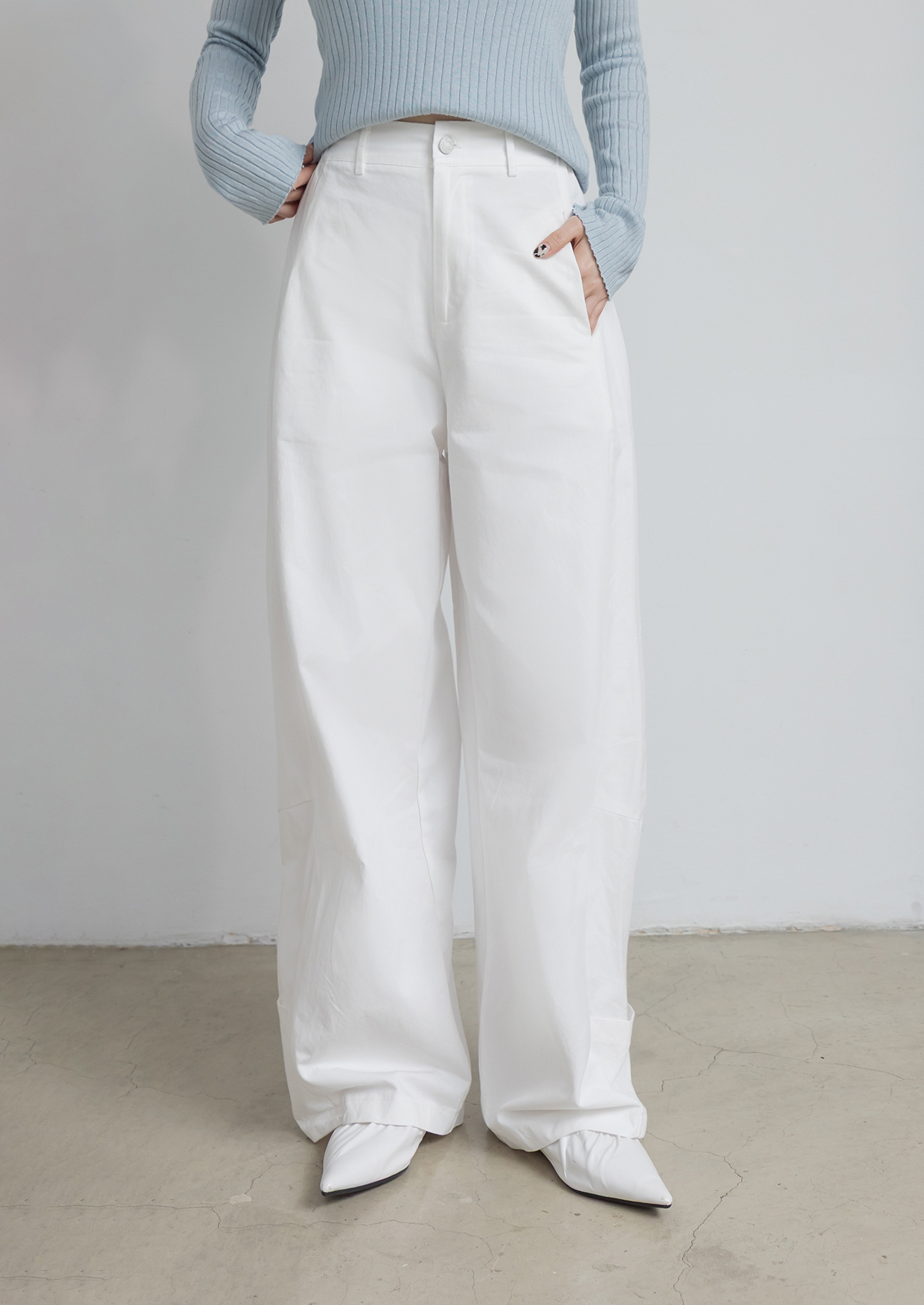 弧形裁片後鬆緊休閒褲