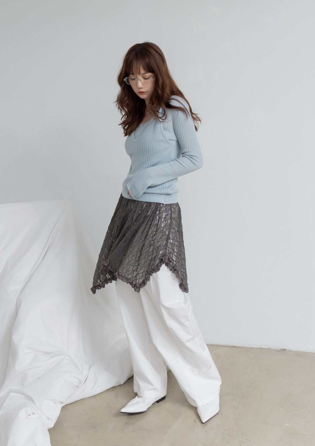 弧形裁片後鬆緊休閒褲