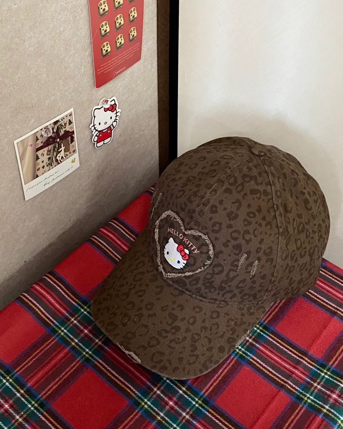 正版授權 SANRIO 三麗鷗 x HELLO KITTY 聯名款 黑皮 豹紋 刺繡 棒球帽