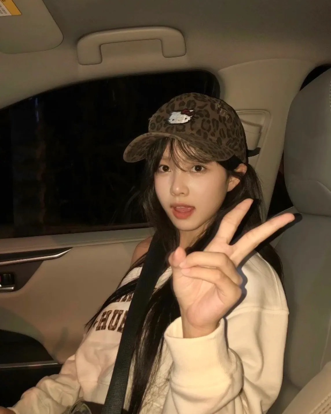 正版授權 SANRIO 三麗鷗 x HELLO KITTY 聯名款 黑皮 豹紋 刺繡 棒球帽