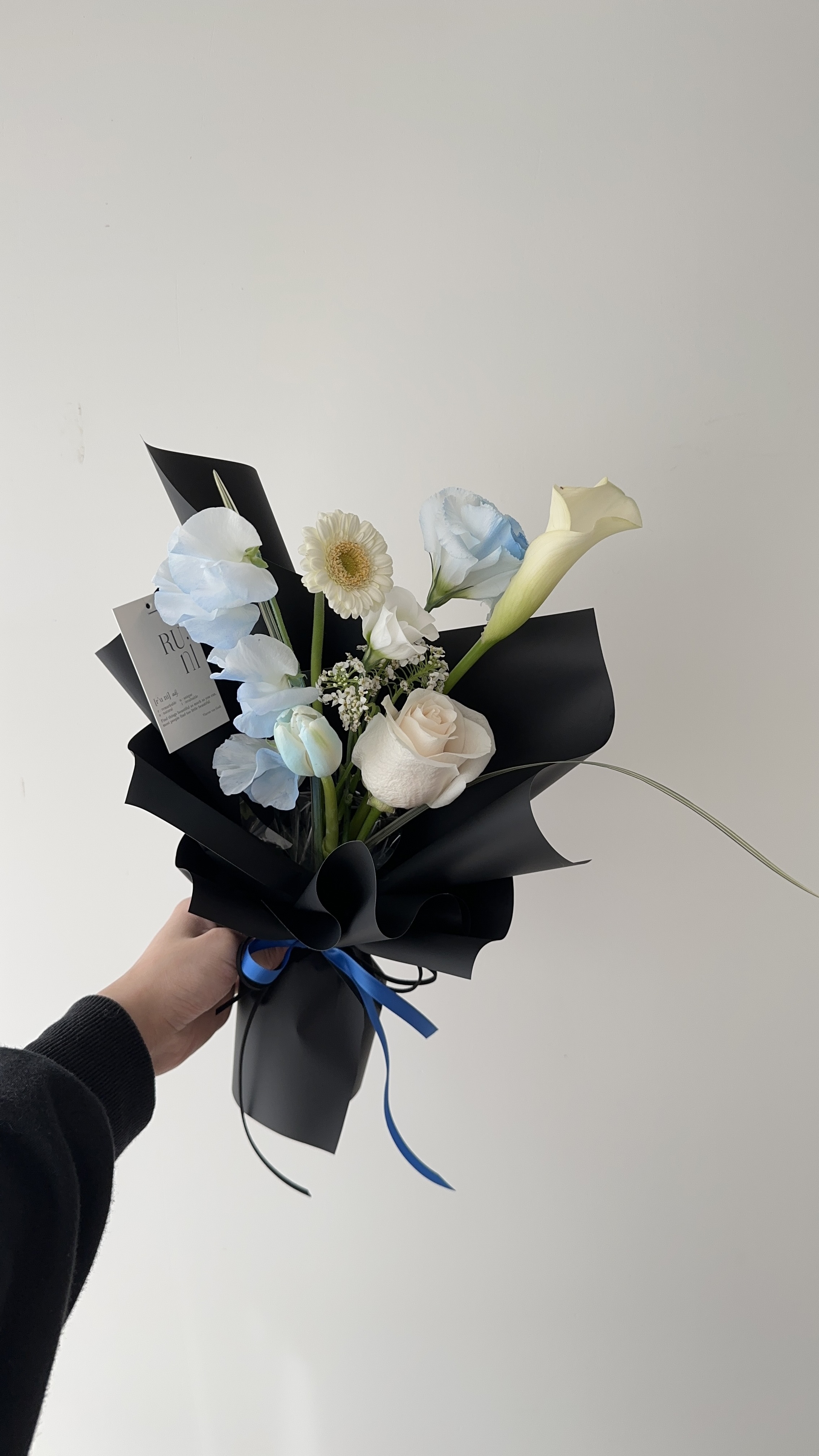 夜色藍調 -白藍色系綜合鮮花花束