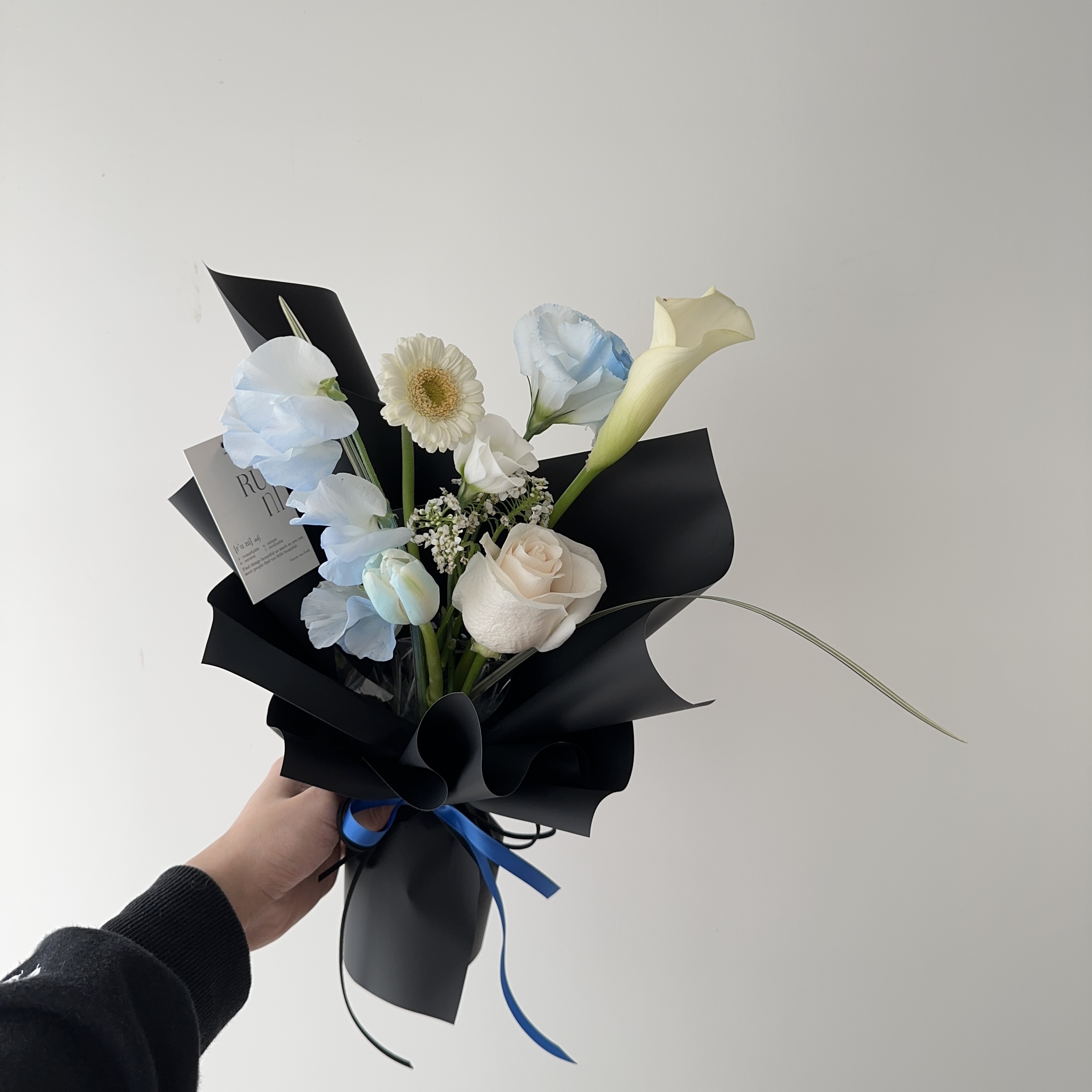 夜色藍調 -白藍色系綜合鮮花花束