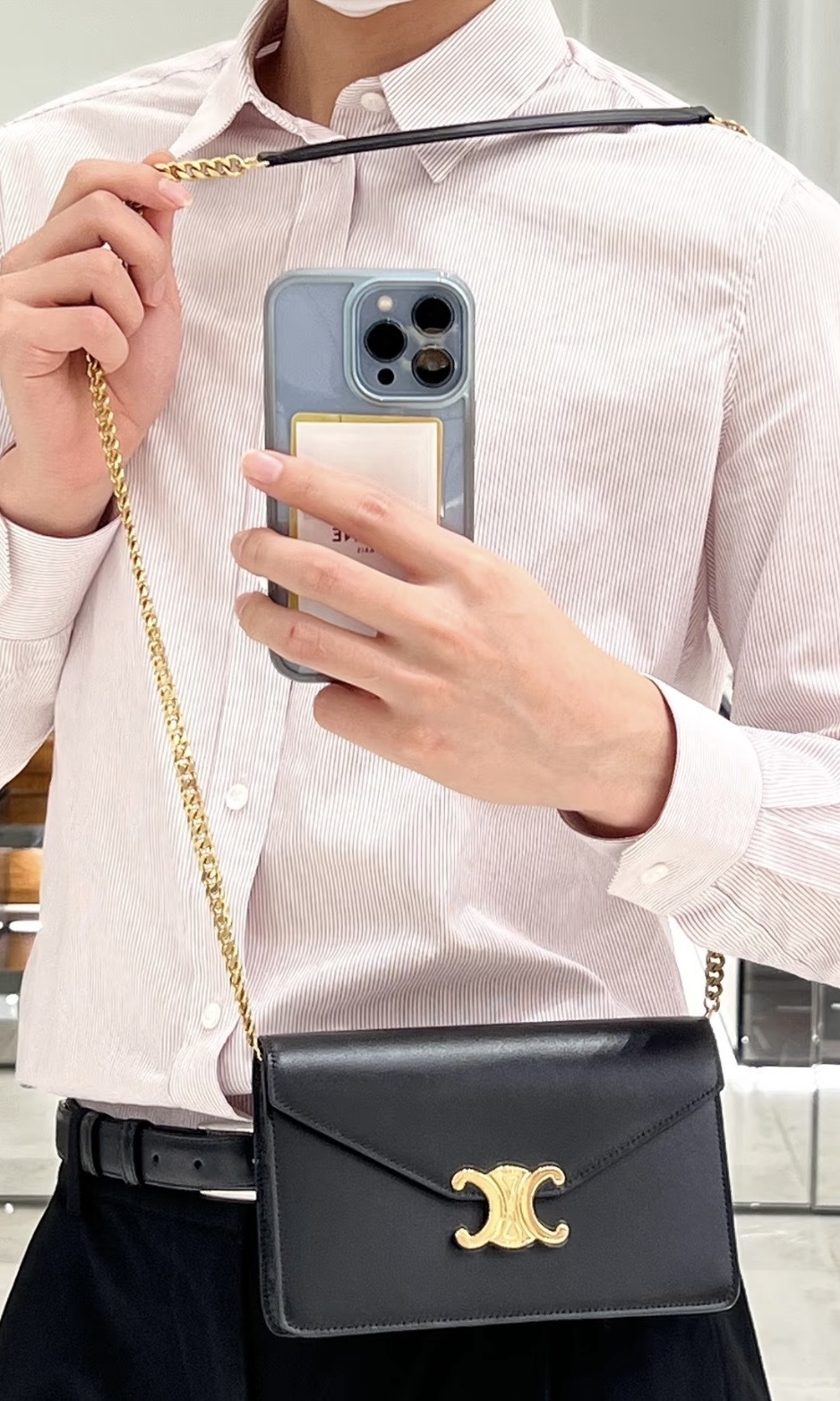 Celine Margo亮澤牛皮革飾鍊錢包