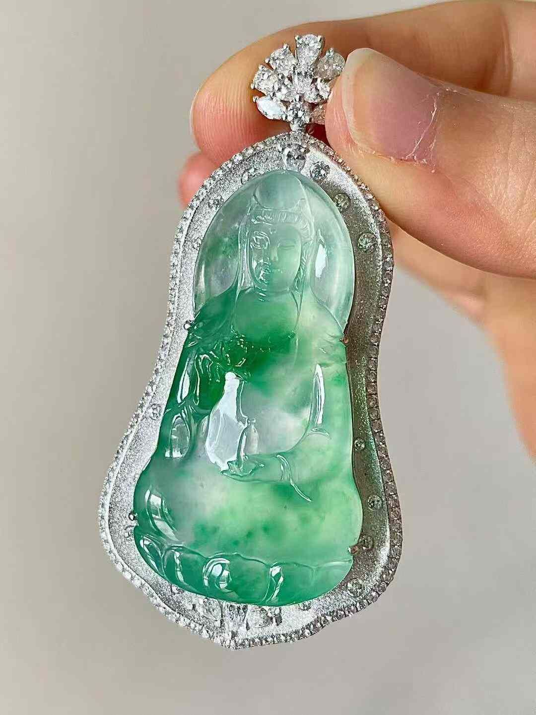 295557 翡翠玻璃種陽綠觀音