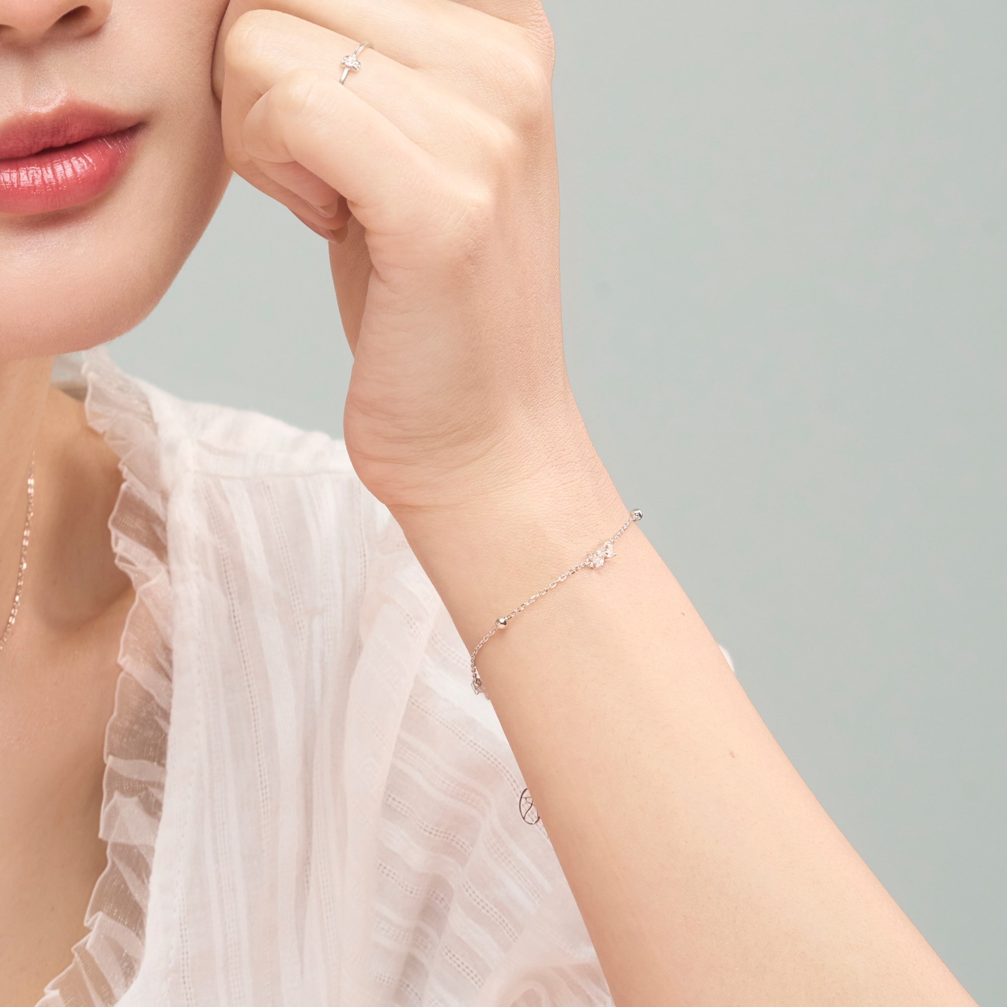 愛心鋯石堆疊出來的蝴蝶結純銀手鍊，甜美風格