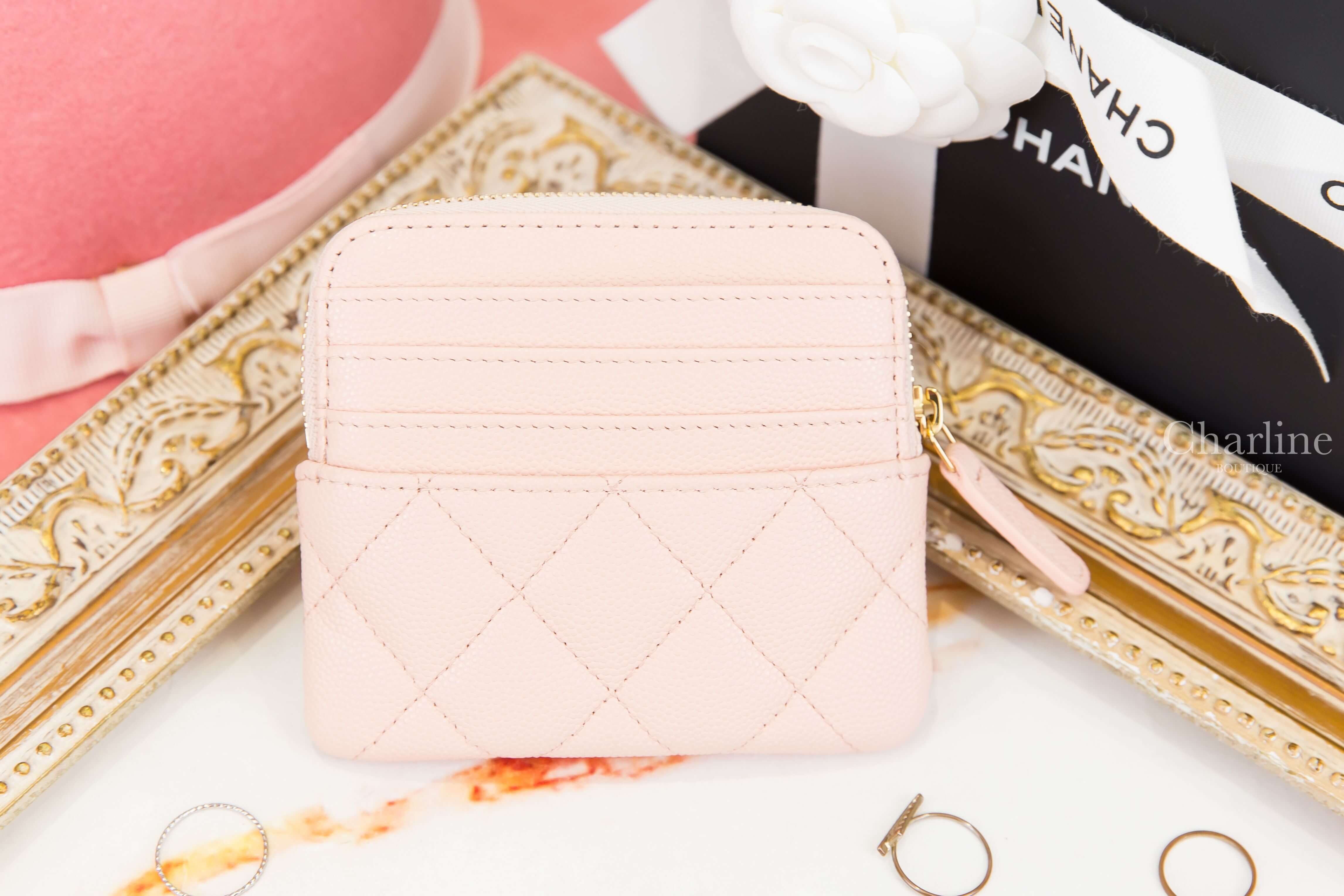 Chanel Zipped Coin Purse 粉色扭轉交織水鑽點綴金CC荔枝菱格紋卡片拉鍊零錢夾-Charline Boutique 精品代購