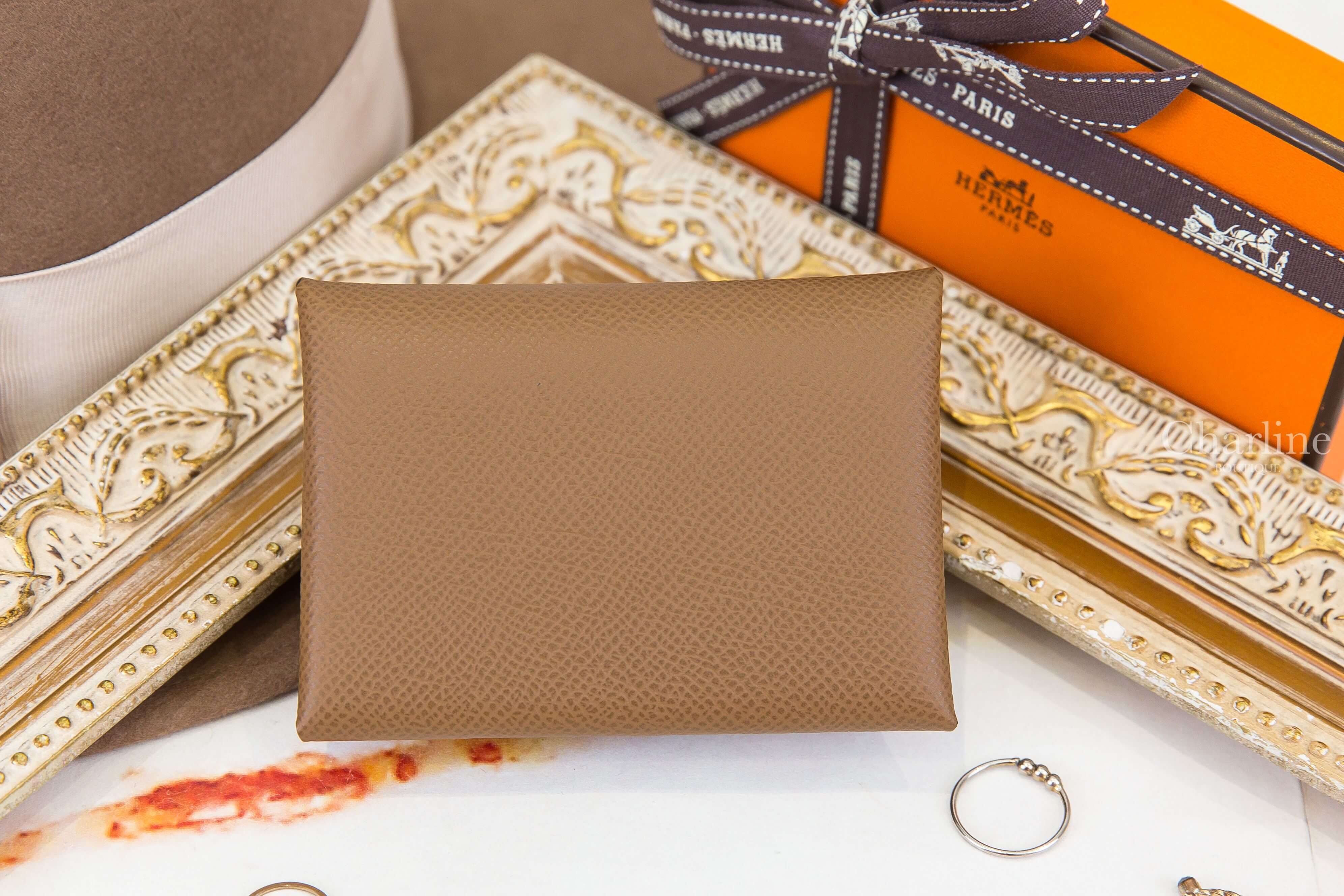 Hermès Calvi Duo Compact Verso Card Holder 栗子色拼新薄荷綠內裡信封釦式零錢袋卡片夾-Charline Boutique 精品代購