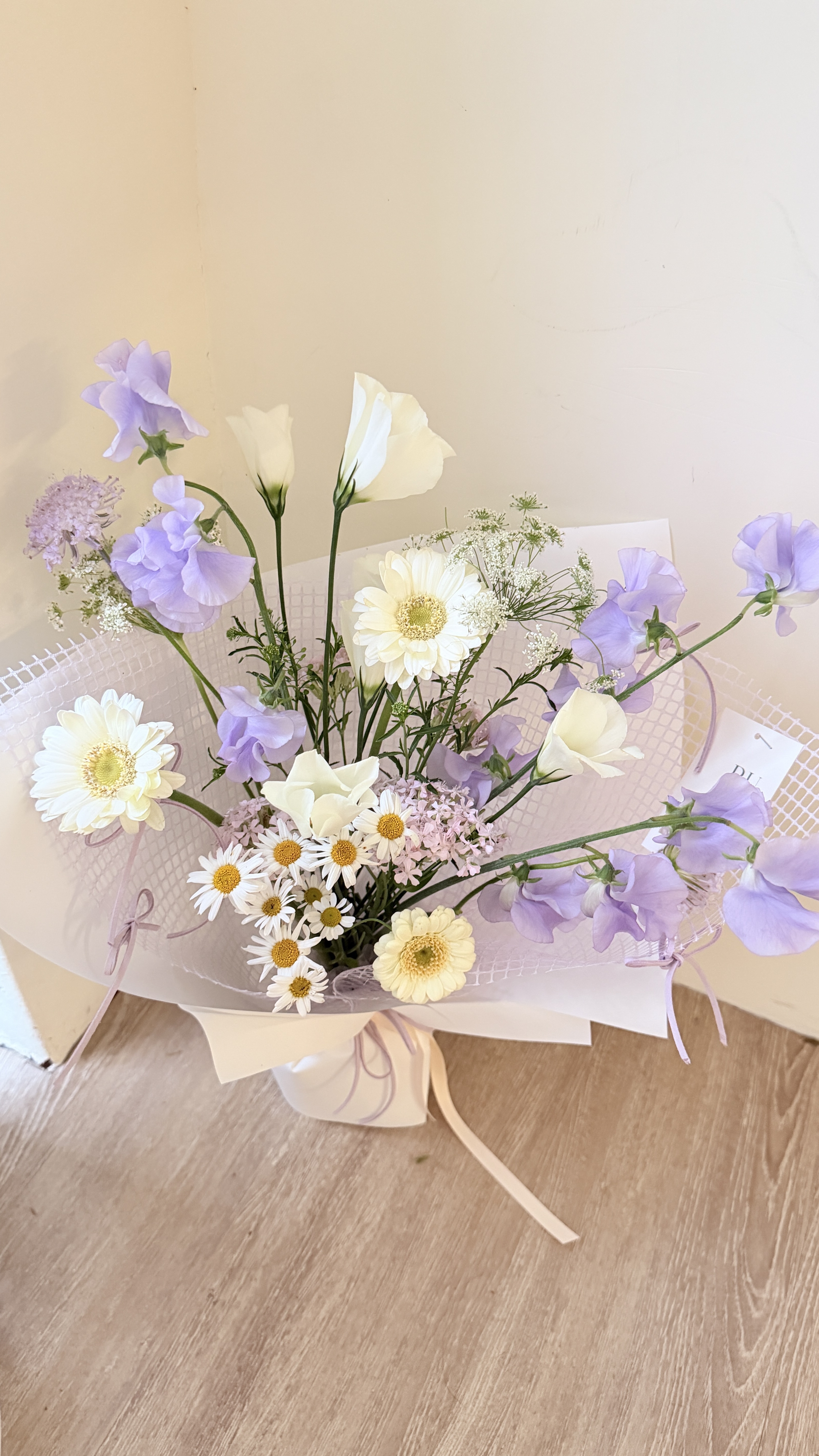 輕紫翎羽-白紫色系香豌豆綜合鮮花花束