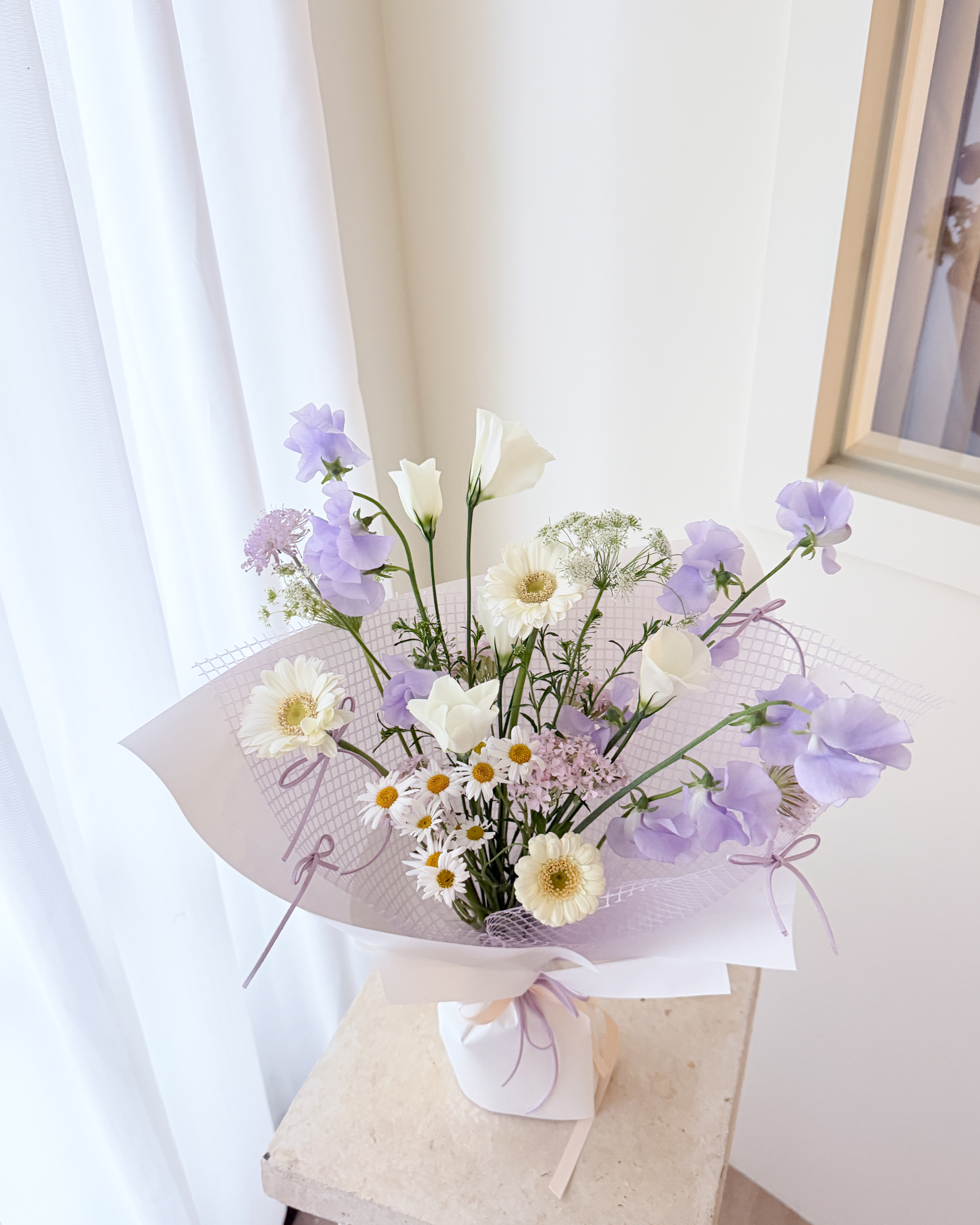 輕紫翎羽-白紫色系香豌豆綜合鮮花花束