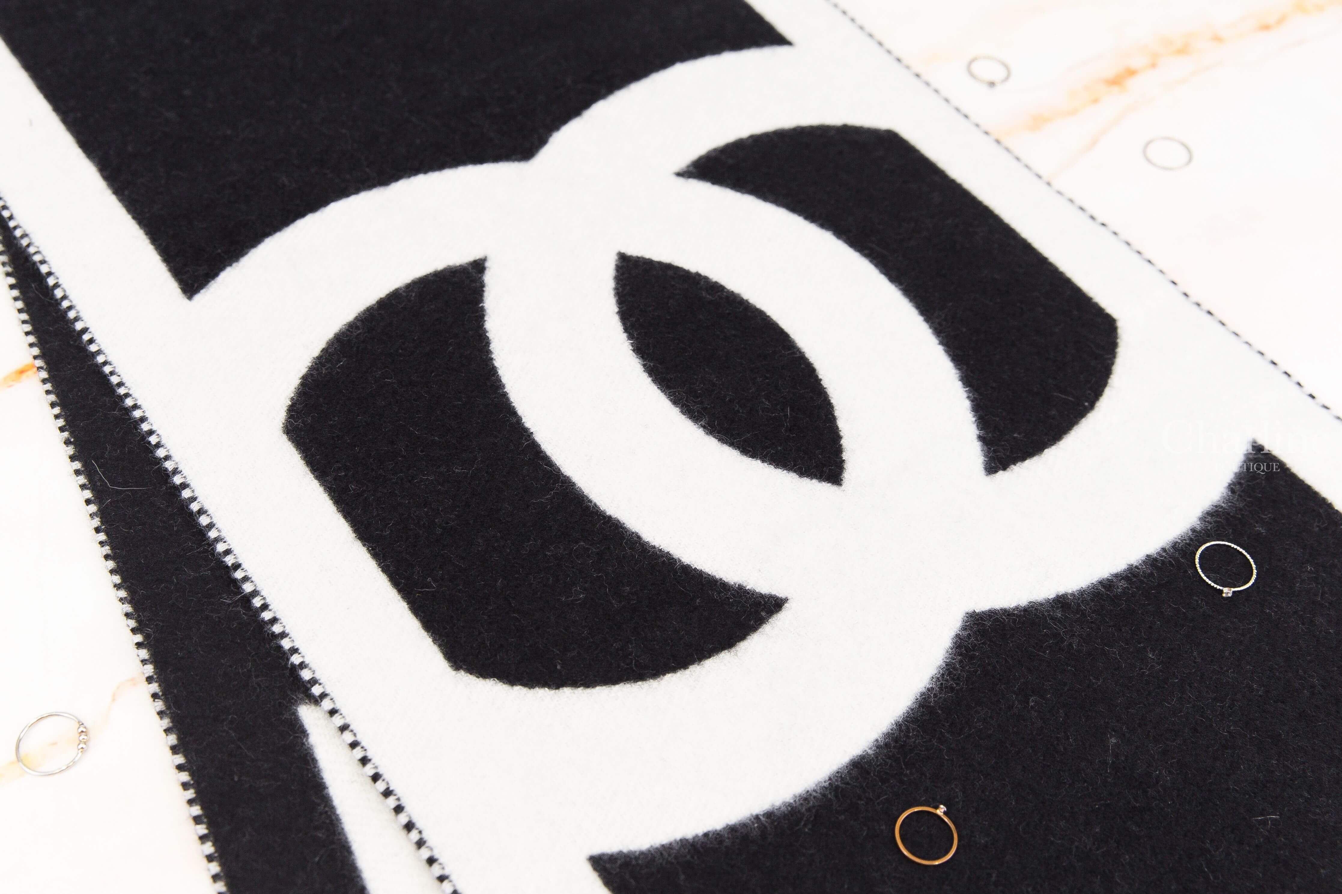 Chanel Scarf 黑底亞麻白CC白邊框/亞麻白黑CC黑邊框雙面喀什米爾流蘇圍巾