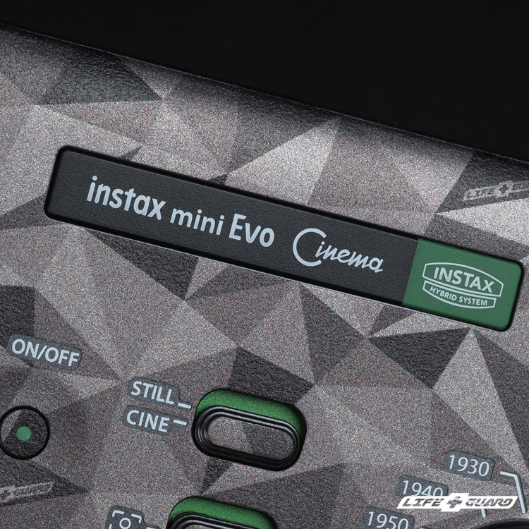 LIFE+GUARD 相機貼膜安裝特寫，適用 FUJIFILM instax mini Evo Cinema