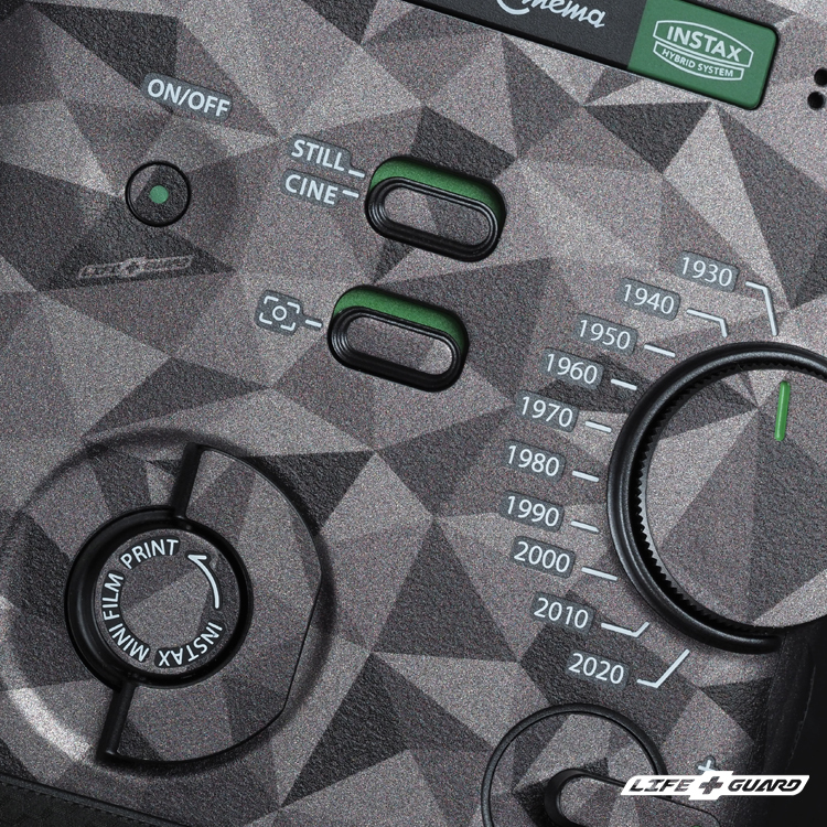 FUJIFILM instax mini Evo Cinema 貼膜質感特寫，LIFE+GUARD 專機專屬設計開版