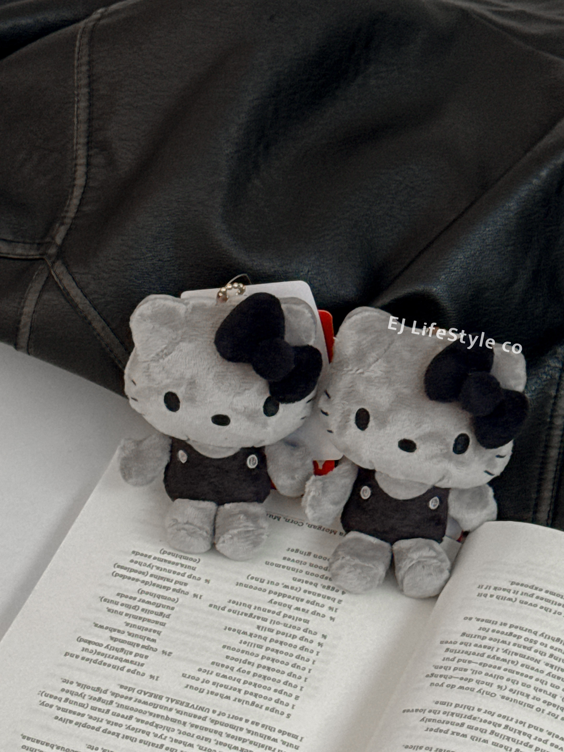 🇯🇵 SANRIO 三麗鷗家族 HELLO KITTY KITTY貓 凱蒂貓 黑灰系列 吊飾 鑰匙圈 / 現貨