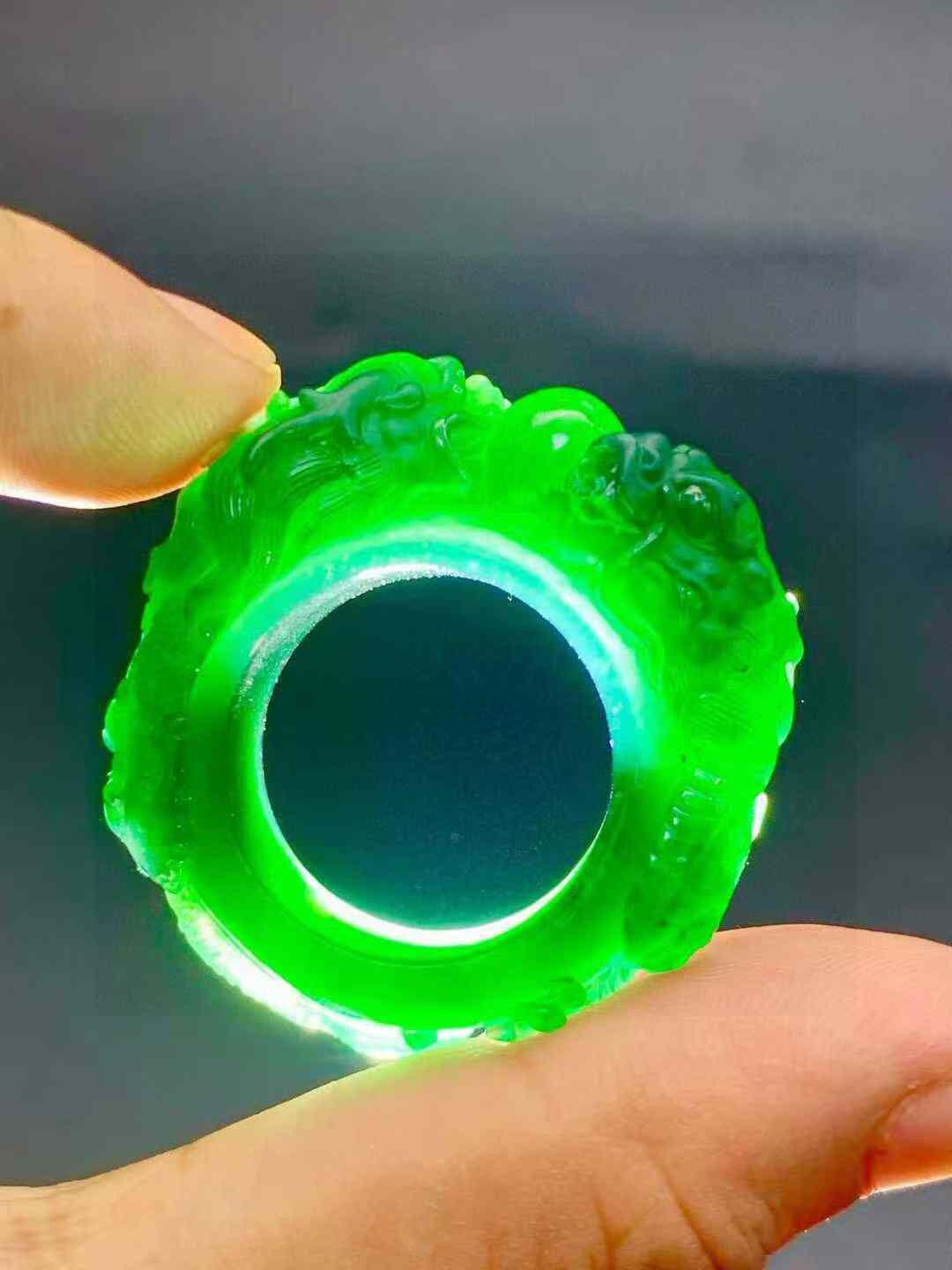 295949 翡翠墨翠雙龍戲珠指環