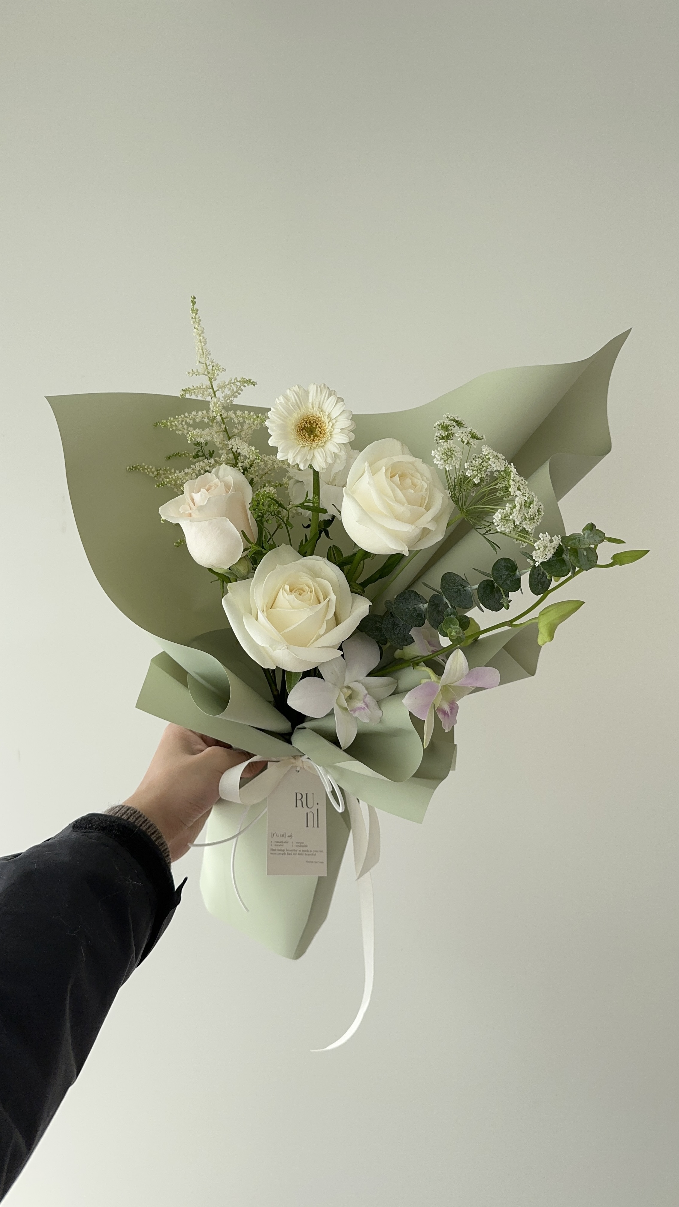 月桂詩集-白綠色系進口玫瑰綜合鮮花花束