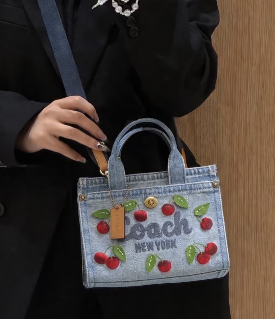 【預購】Coach H030304 Cargo Tote 20（刺繡特別版）