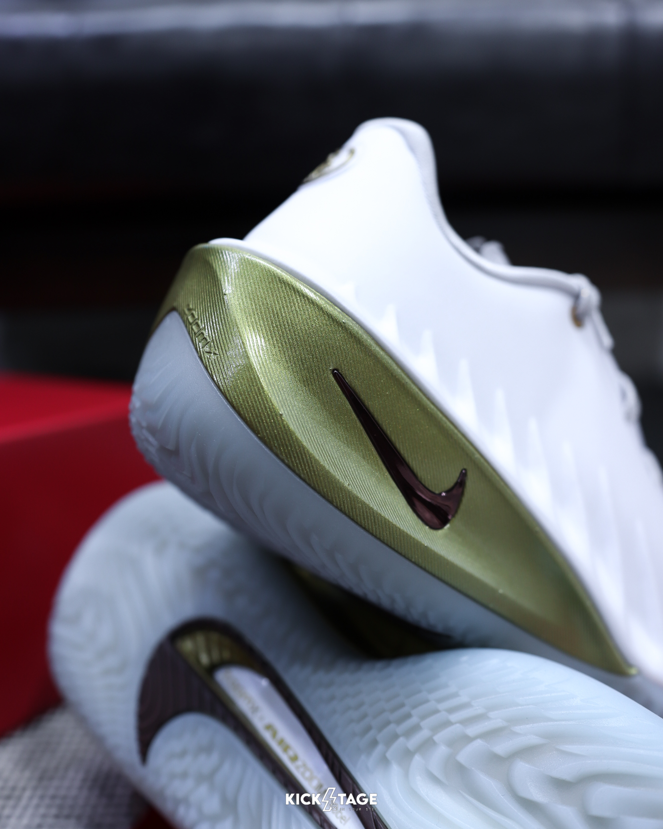 NIKE AIR ZOOM GT CUT 4 