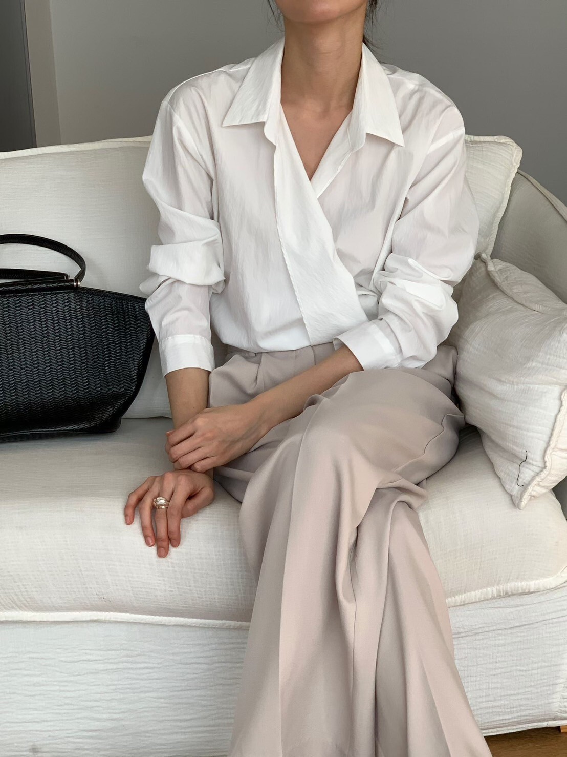 交疊感不對稱造型V字翻領長版上衣 / 2色