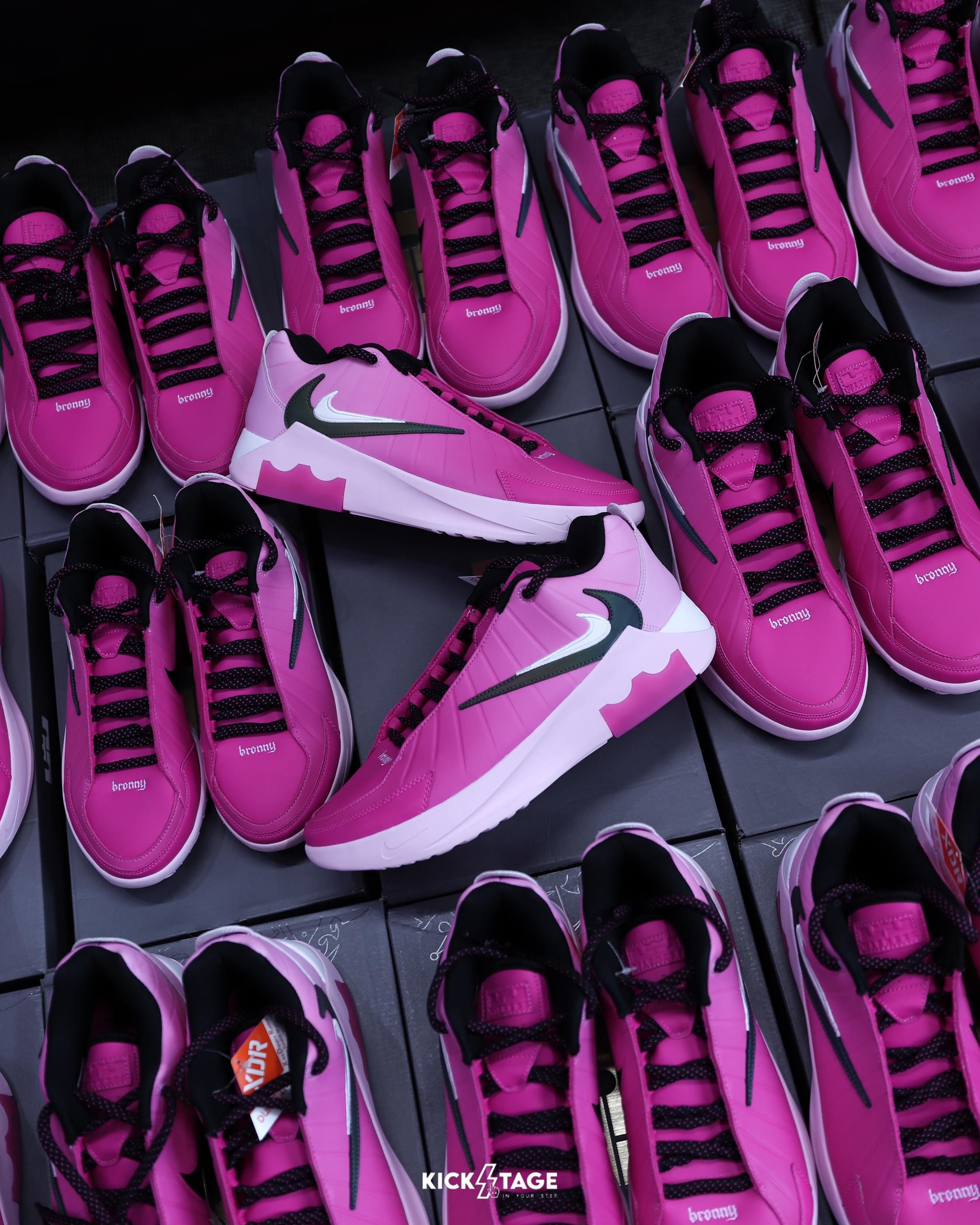 [少量現貨/限量預定不退換] 男鞋 BRONNY JAMES x NIKE LEBRON WITNESS 9 'PINK' 粉色 倒鉤 實戰 籃球鞋【IO7382-600】布朗尼PE LBJ PINKS