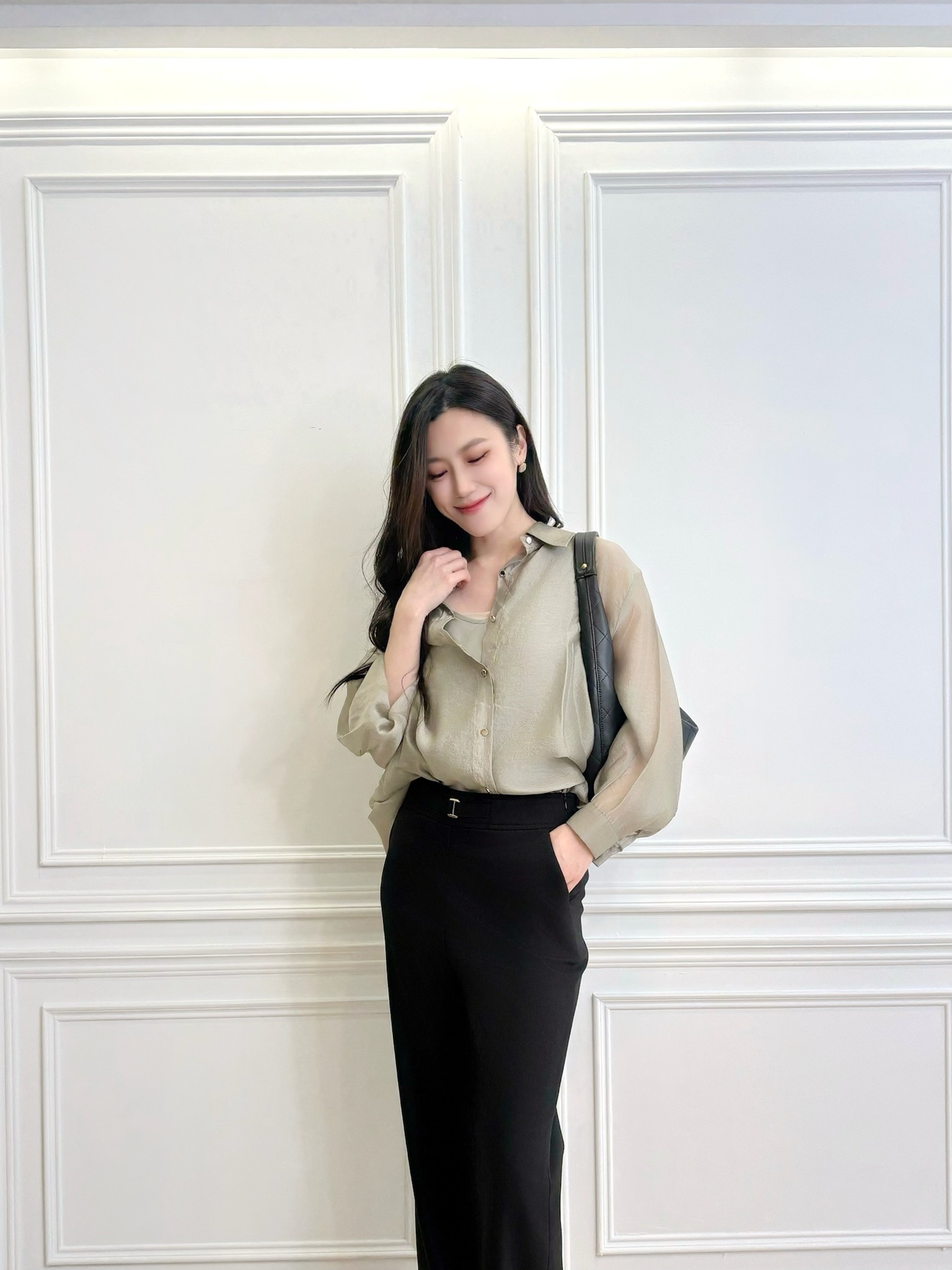 澎袖翻領透膚襯衫