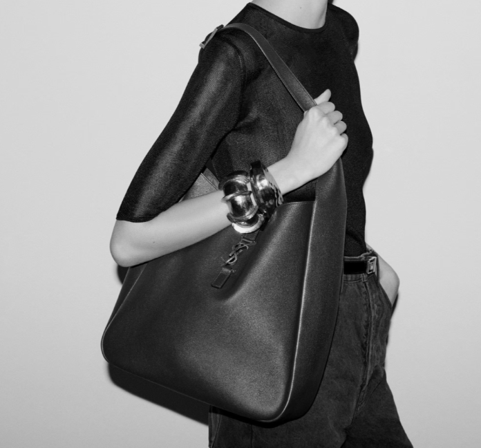 1FF0101-534 [SAINT LAURENT] Le 5 À 7 Supple Large In Grained Leather Black (SS26) #850545AAAUQ1997 (C-EU-E)