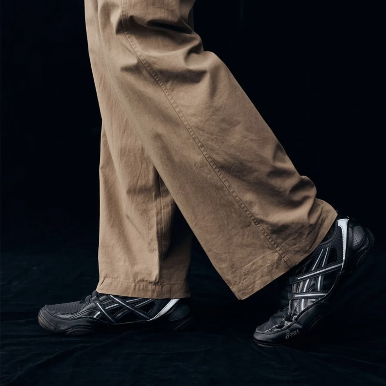 【預購】ASICS HYPERSYNC 黑銀 1203A879021