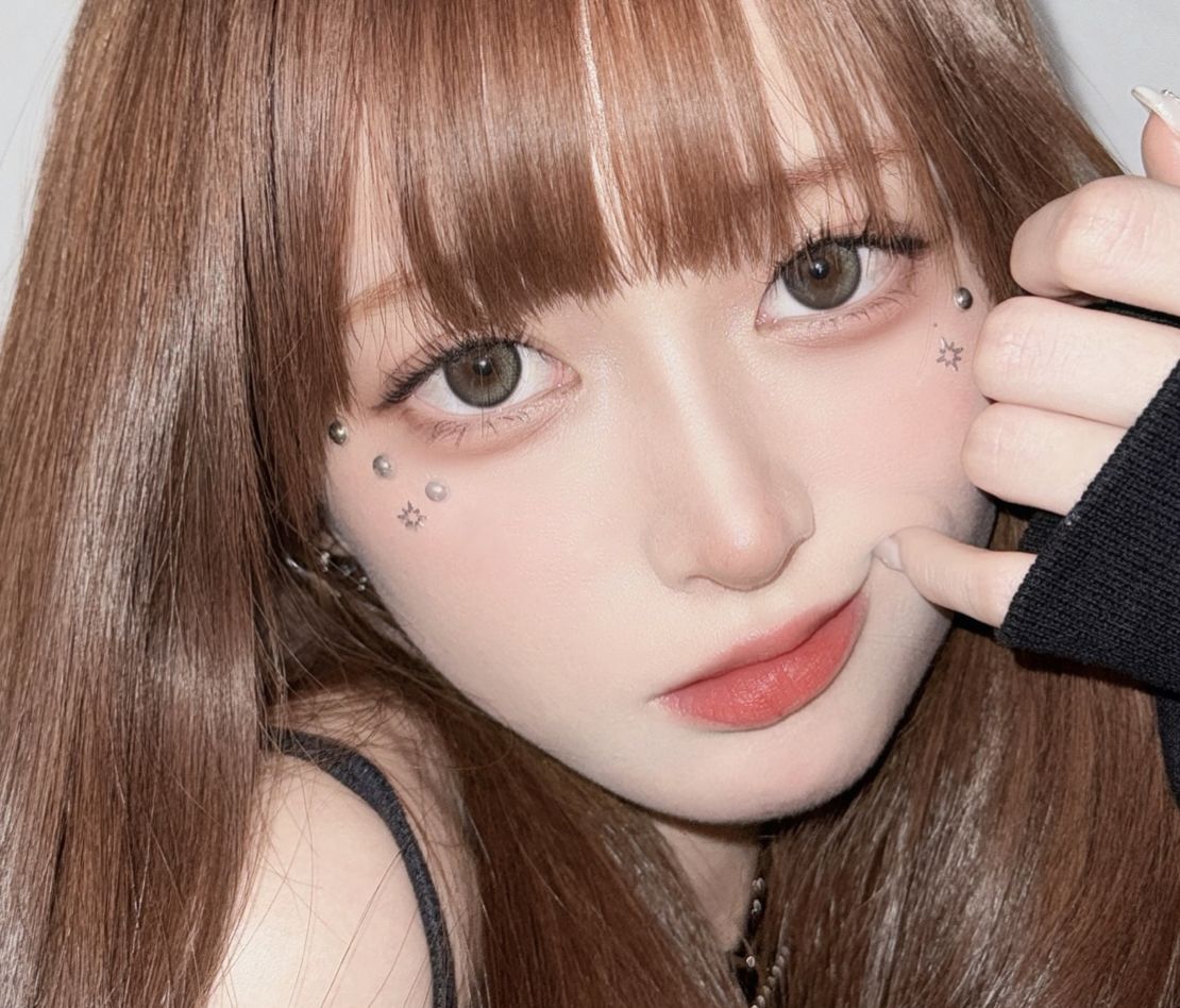 OLENS Eyelighter Glowy 1 month Ash Gray 琉璃灰｜月拋彩妝隱形眼鏡｜每盒2片