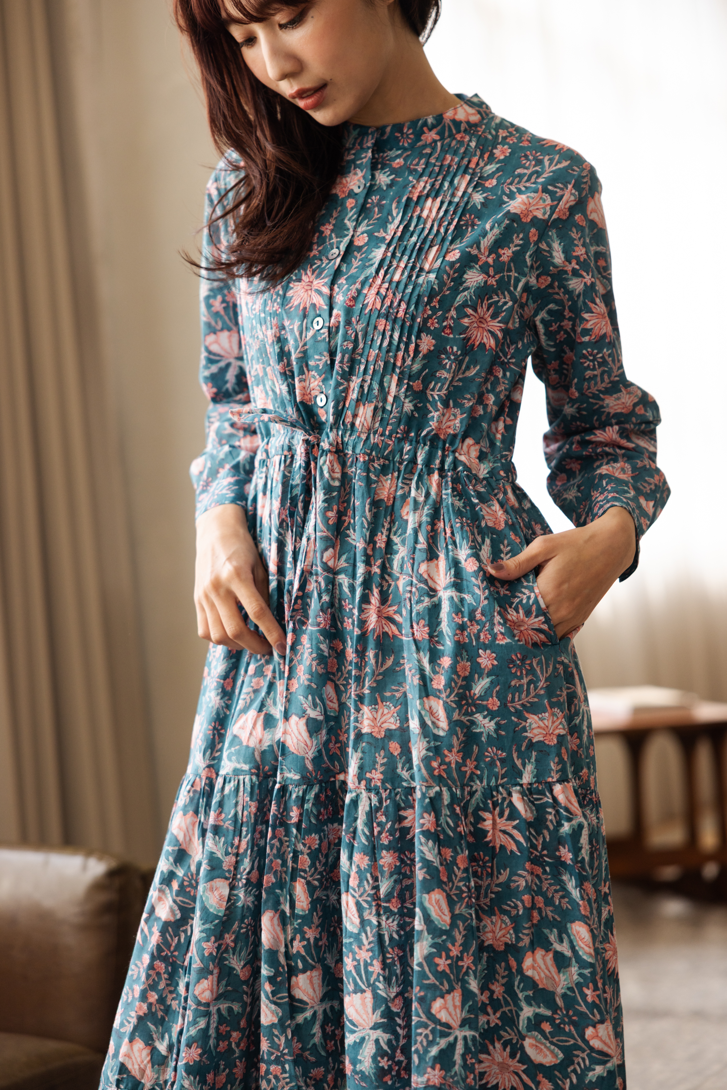 中山領打摺收腰洋裝_藍綠底花