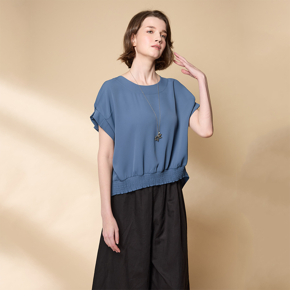 PIPPY 優雅前短後長圓領短袖上衣 卡其