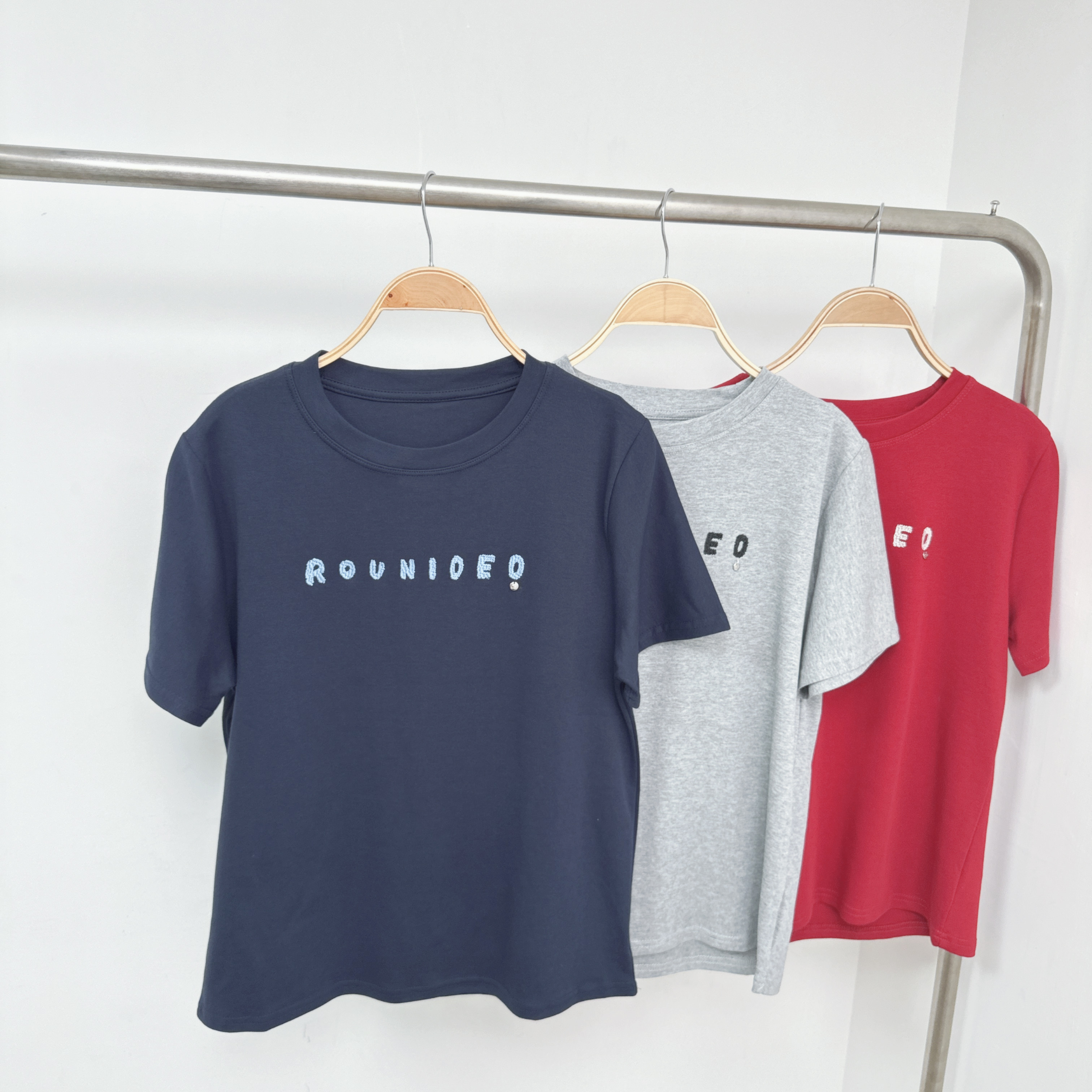 ⭐️⭐️【預訂】小圓牌吊飾刺繡字母棉TEE (K7-K11)