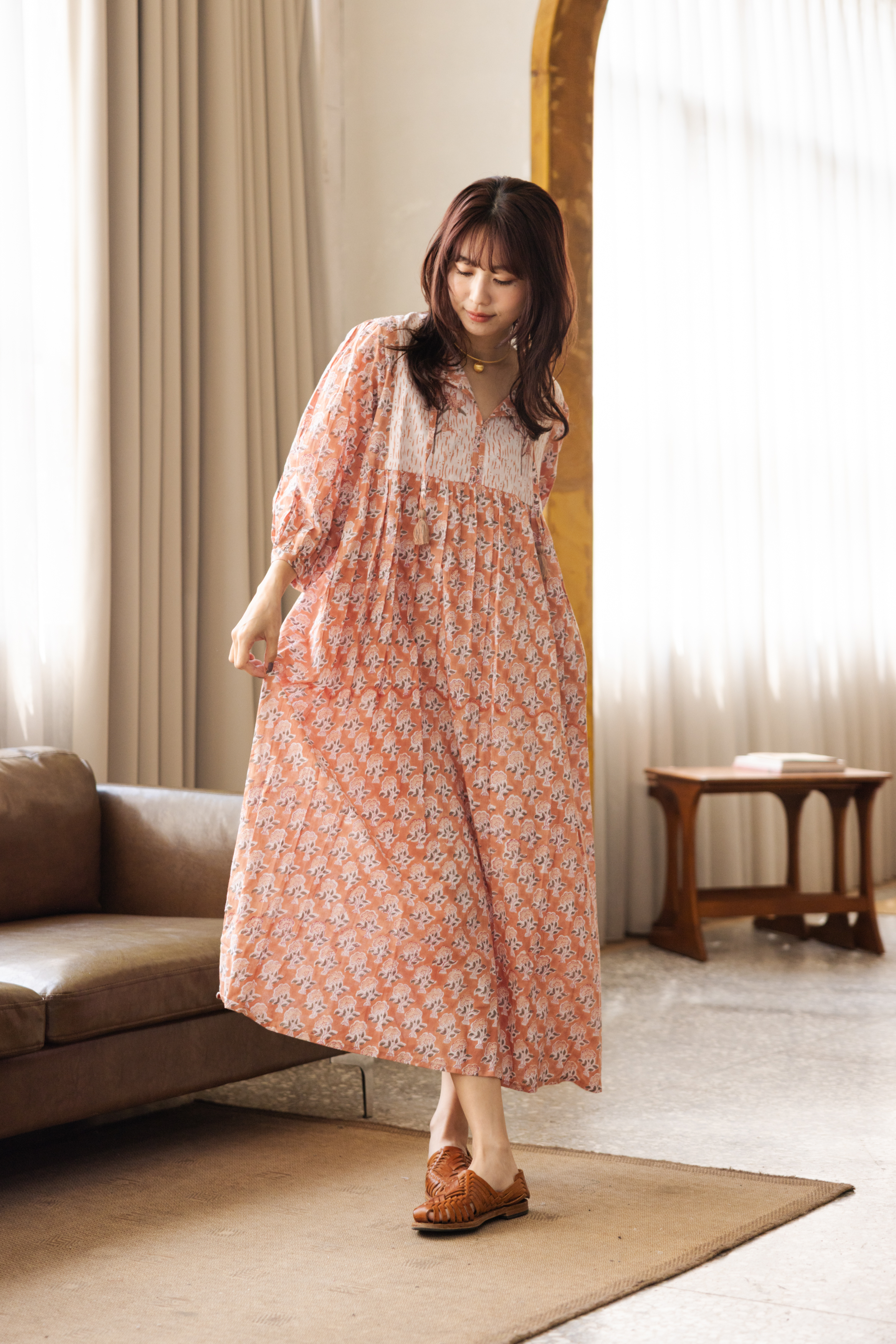 前綁帶拼接洋裝_粉橘花