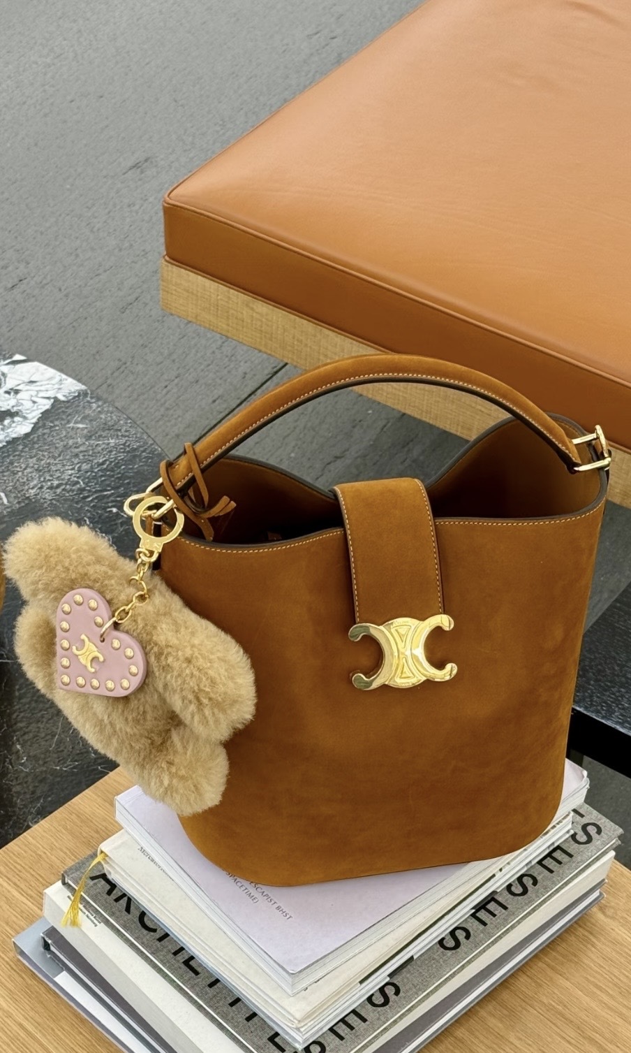 Celine Louise迷你磨砂皮水桶包 焦糖色