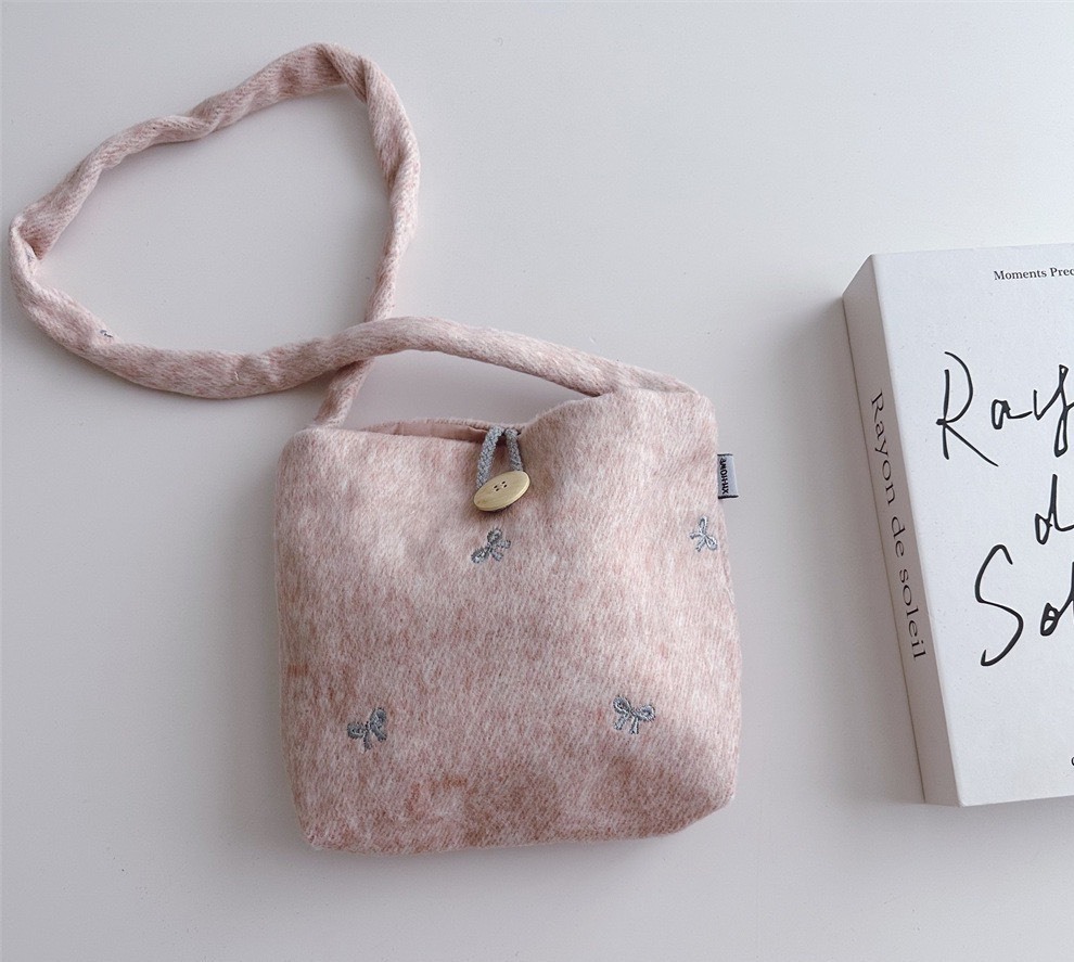 絨布小蝴蝶結斜背包