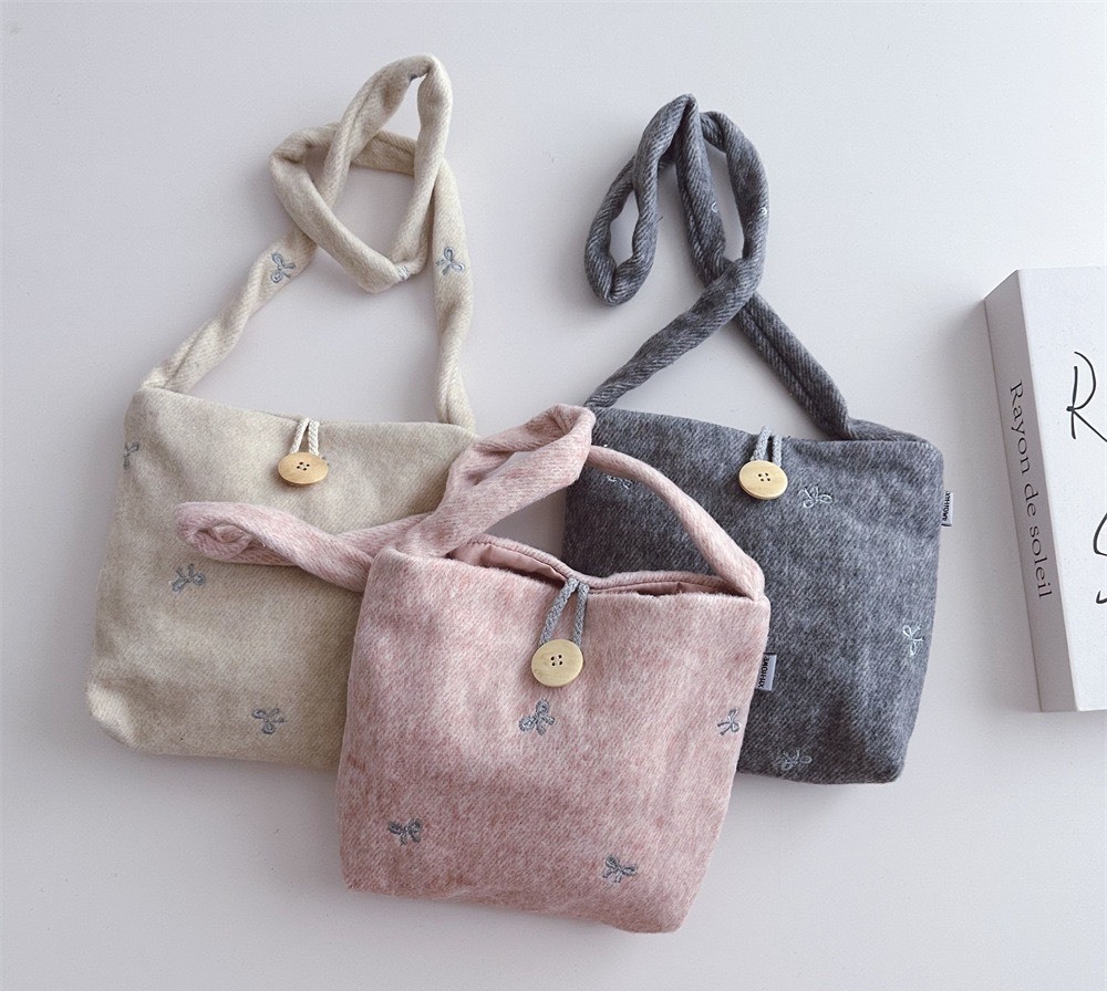 絨布小蝴蝶結斜背包