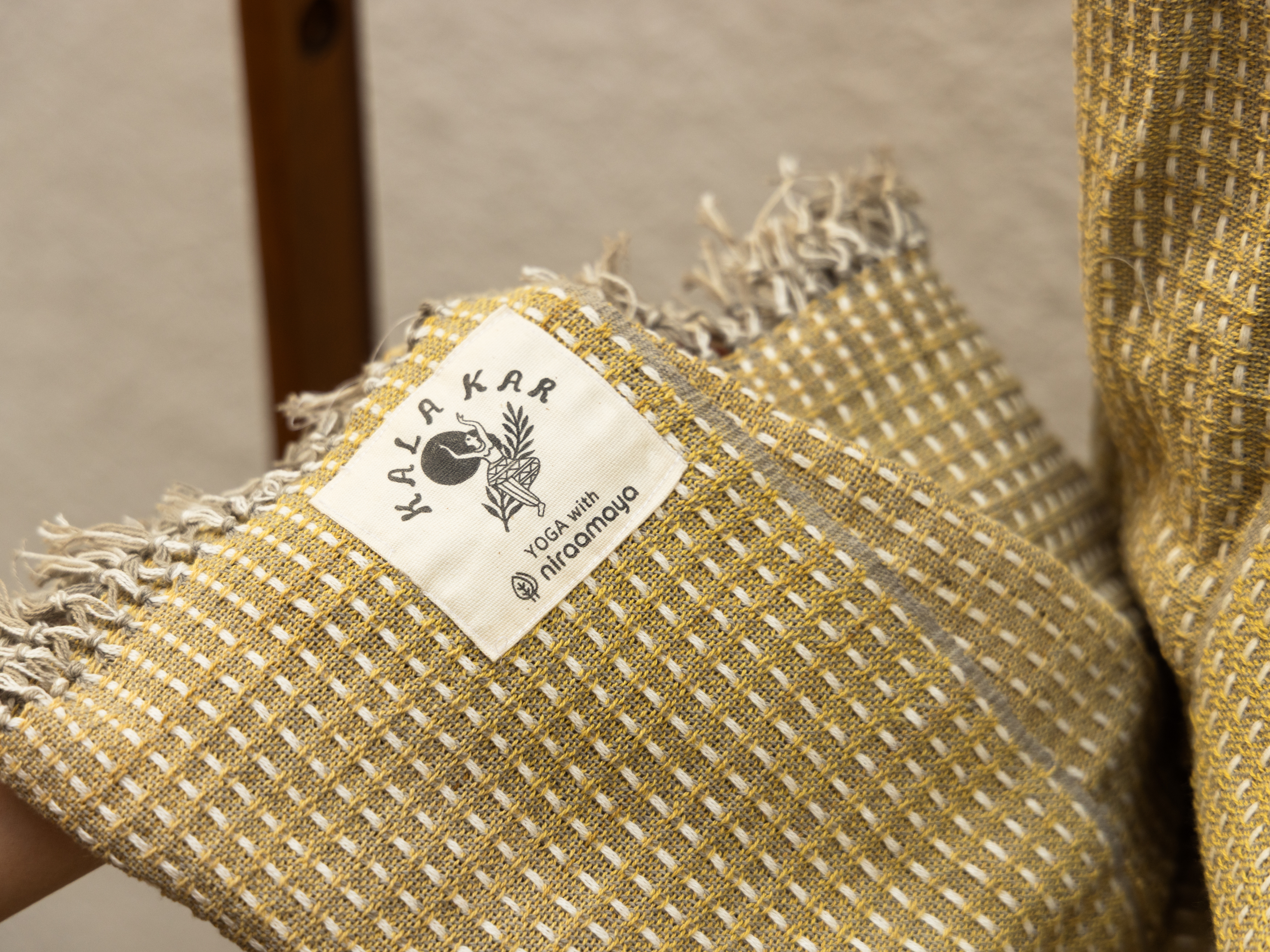 阿育吠陀植物染色手織毯_橄欖／黃