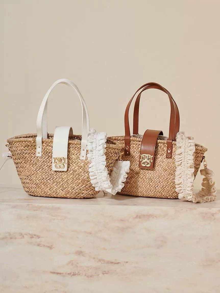 蕾絲花邊配皮革金屬草編包