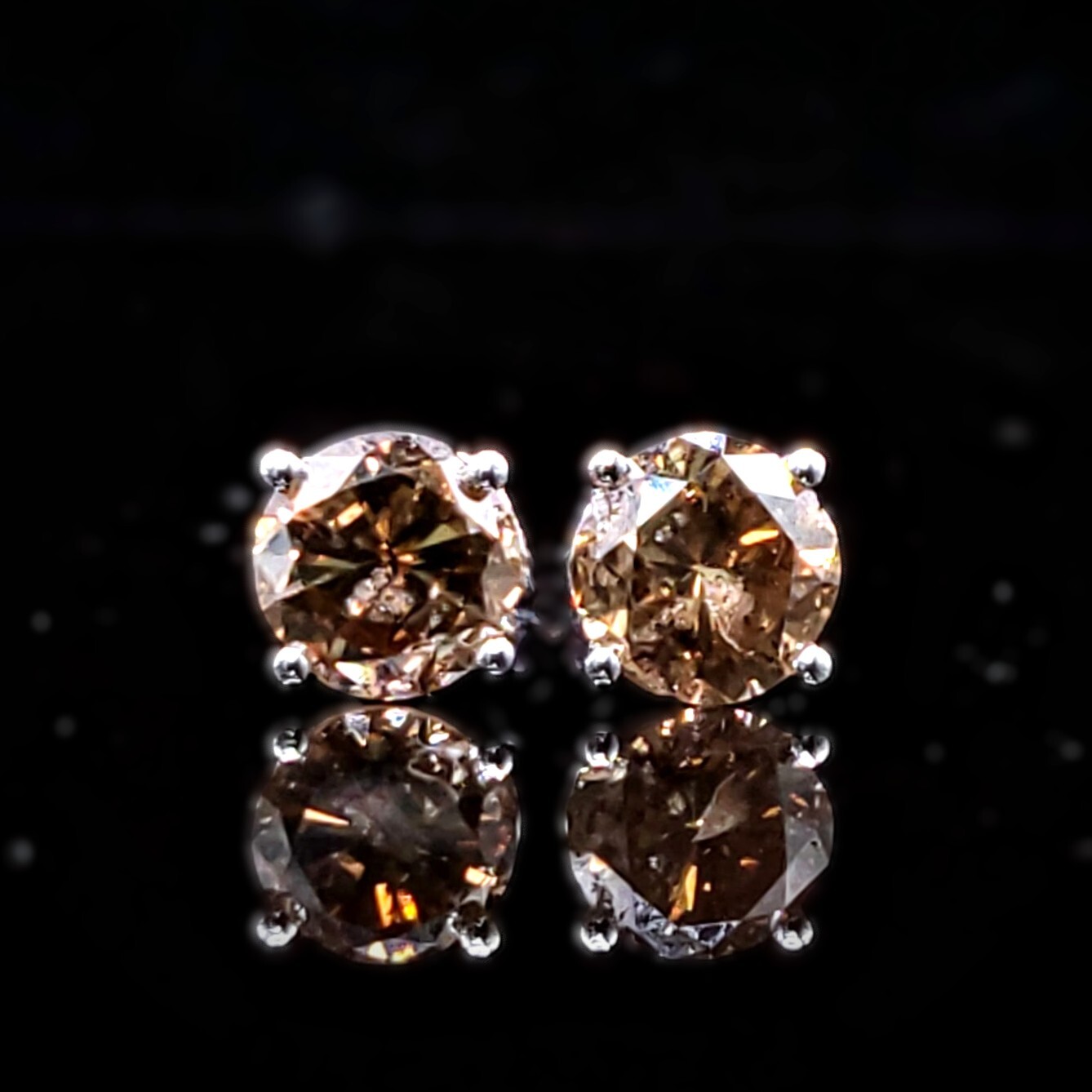 全新18K白金【主石2卡11份咖啡鑽石】4爪耳環