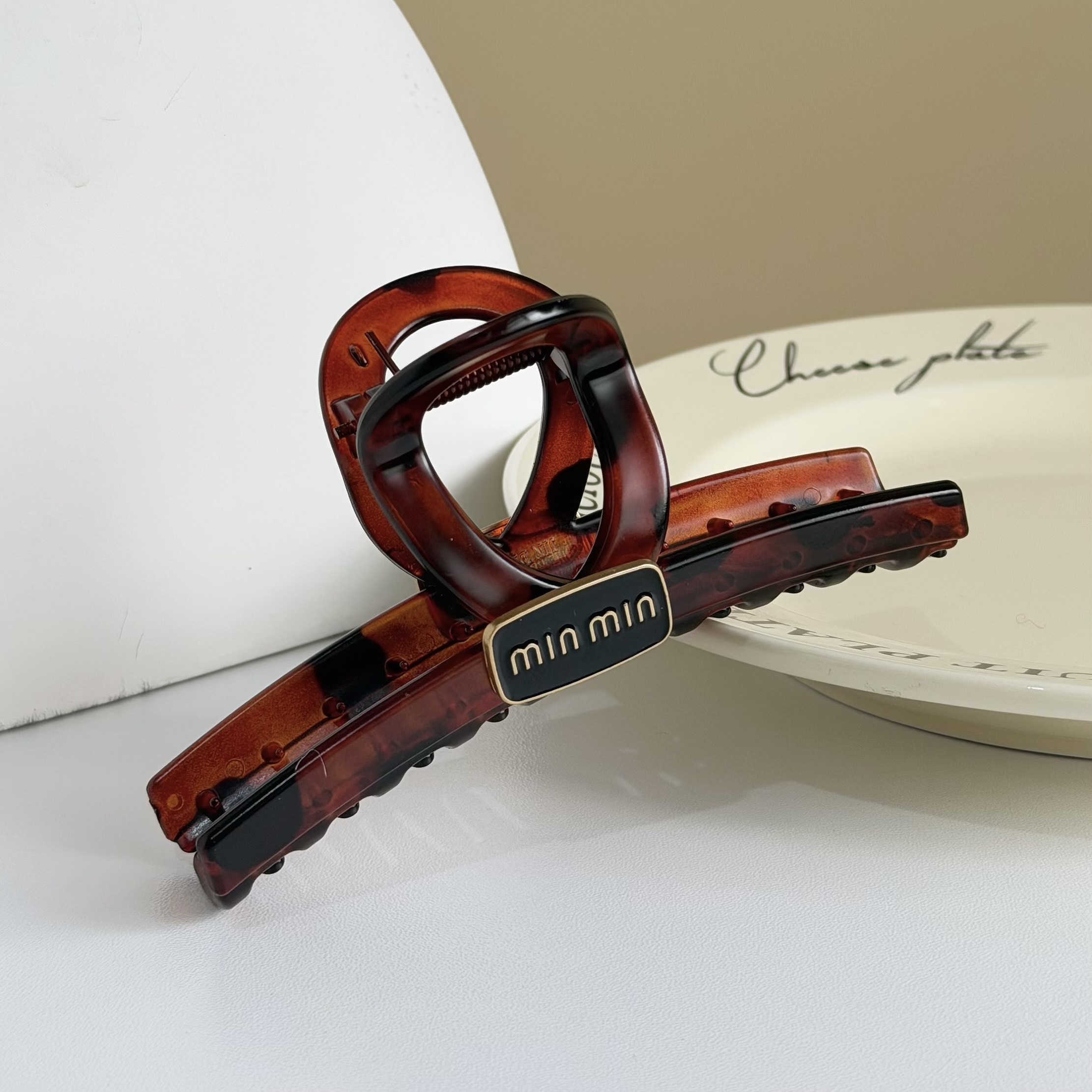 T162方塊字母琥珀鯊魚夾