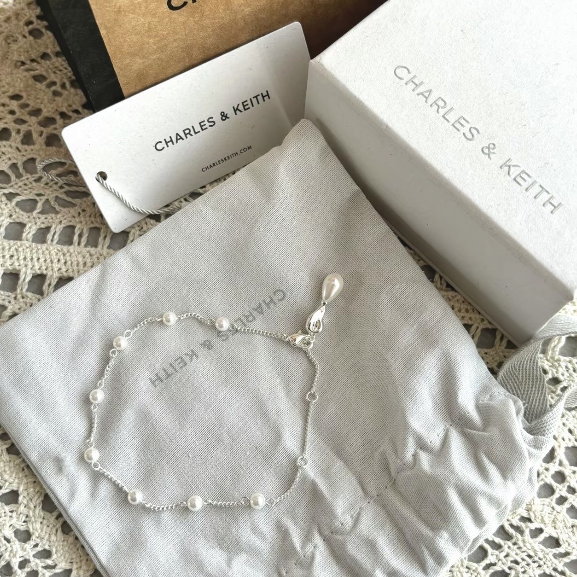 (預購） CHARLES & KEITH 小CK  Corrine 珍珠手鍊