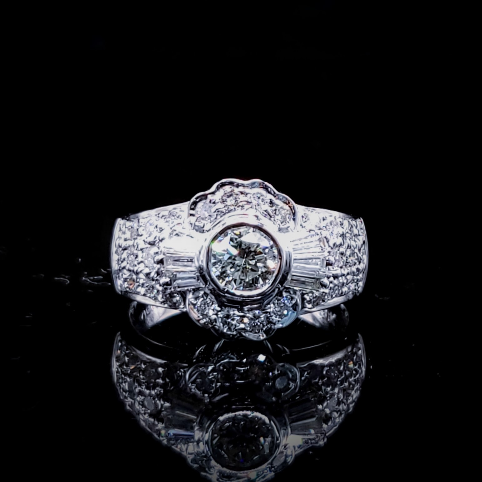 全新18K白金【單粒48份鑽石】配小鑽共1卡38份戒指