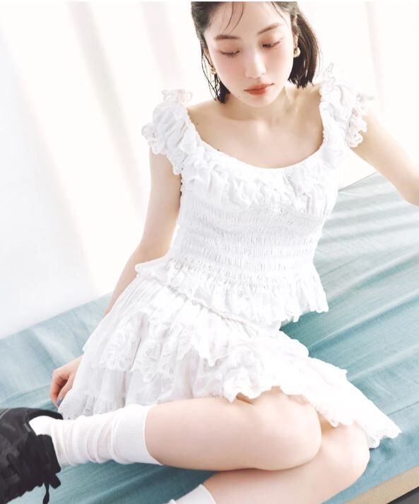 [預購] SNIDEL 棉質蕾絲抓皺短版上衣 預約3月底出貨