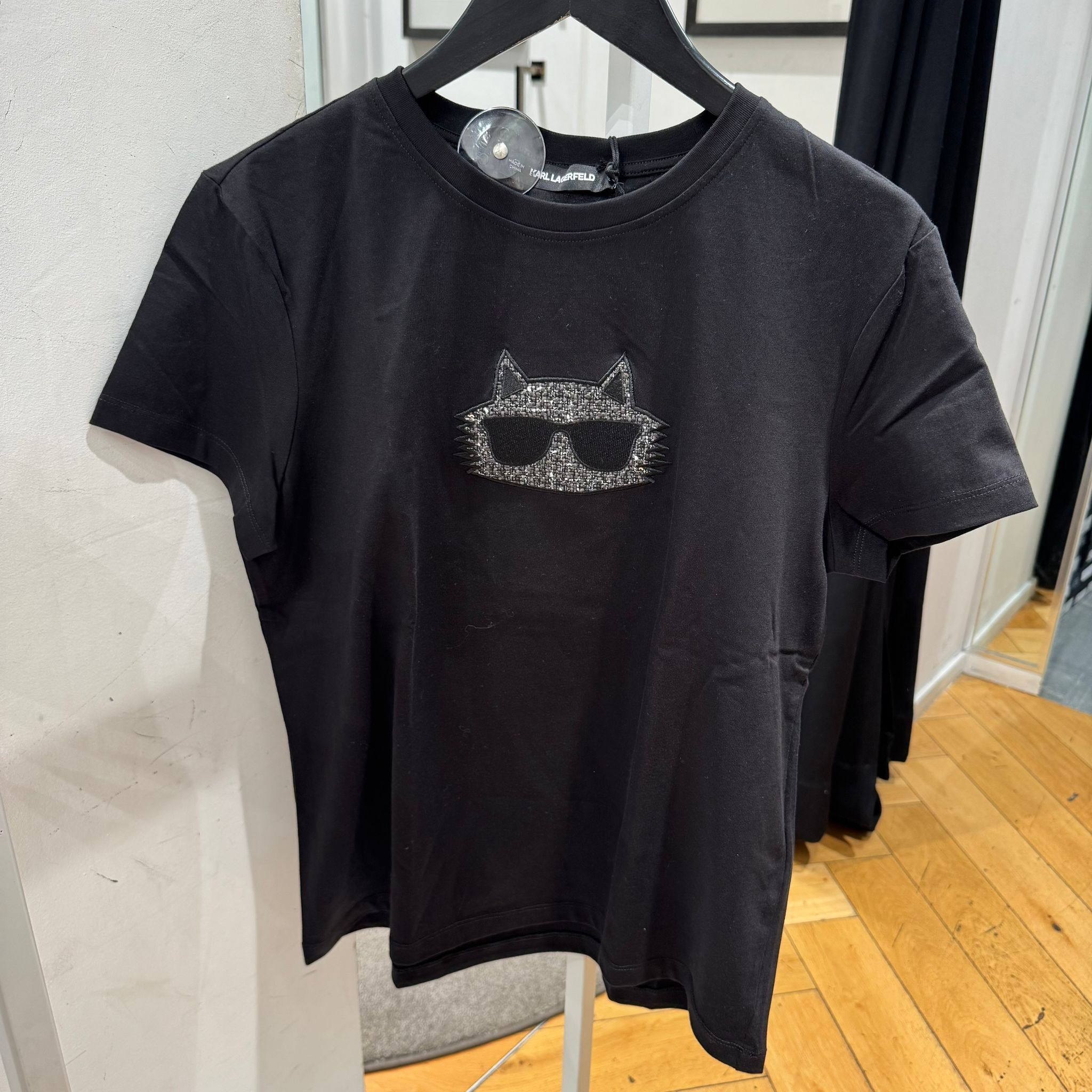 UK-GGG0304-307 AWW 17010 Black (A8XS-L)