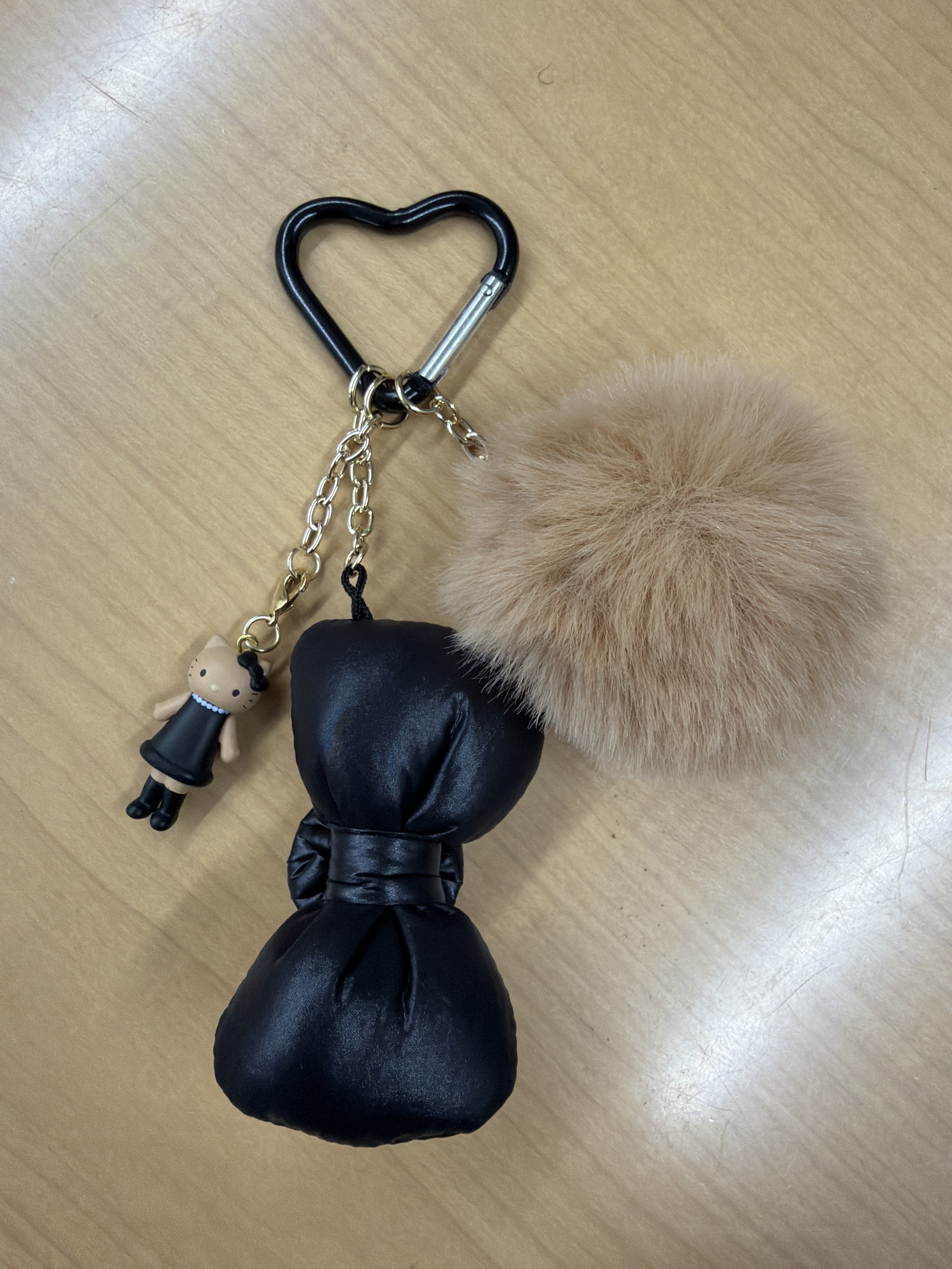 RE01 Hello Kitty 長腿系列 蝴蝶結掛飾(黑金) (4573663687025)