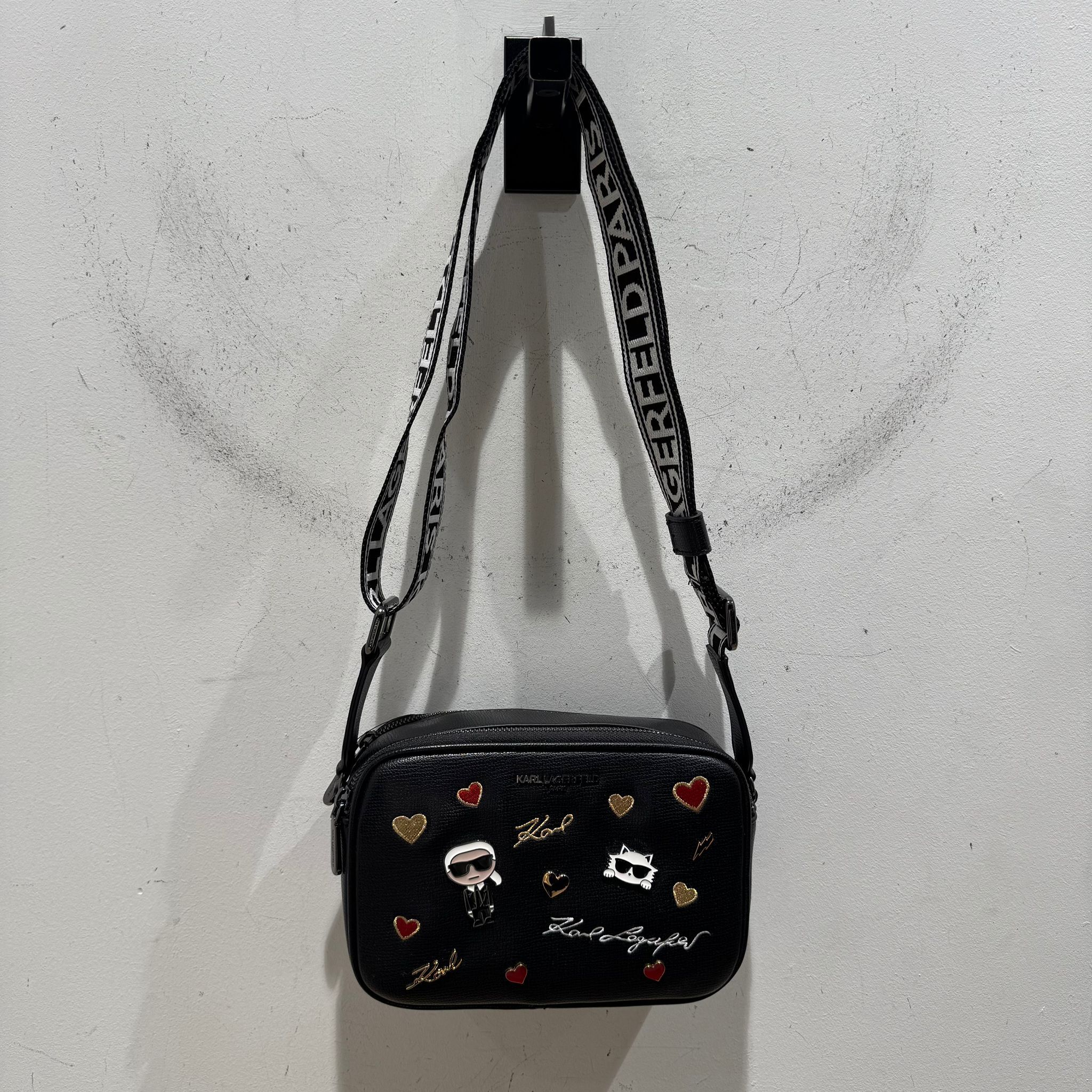 UK-GGG0304-327 (A28)