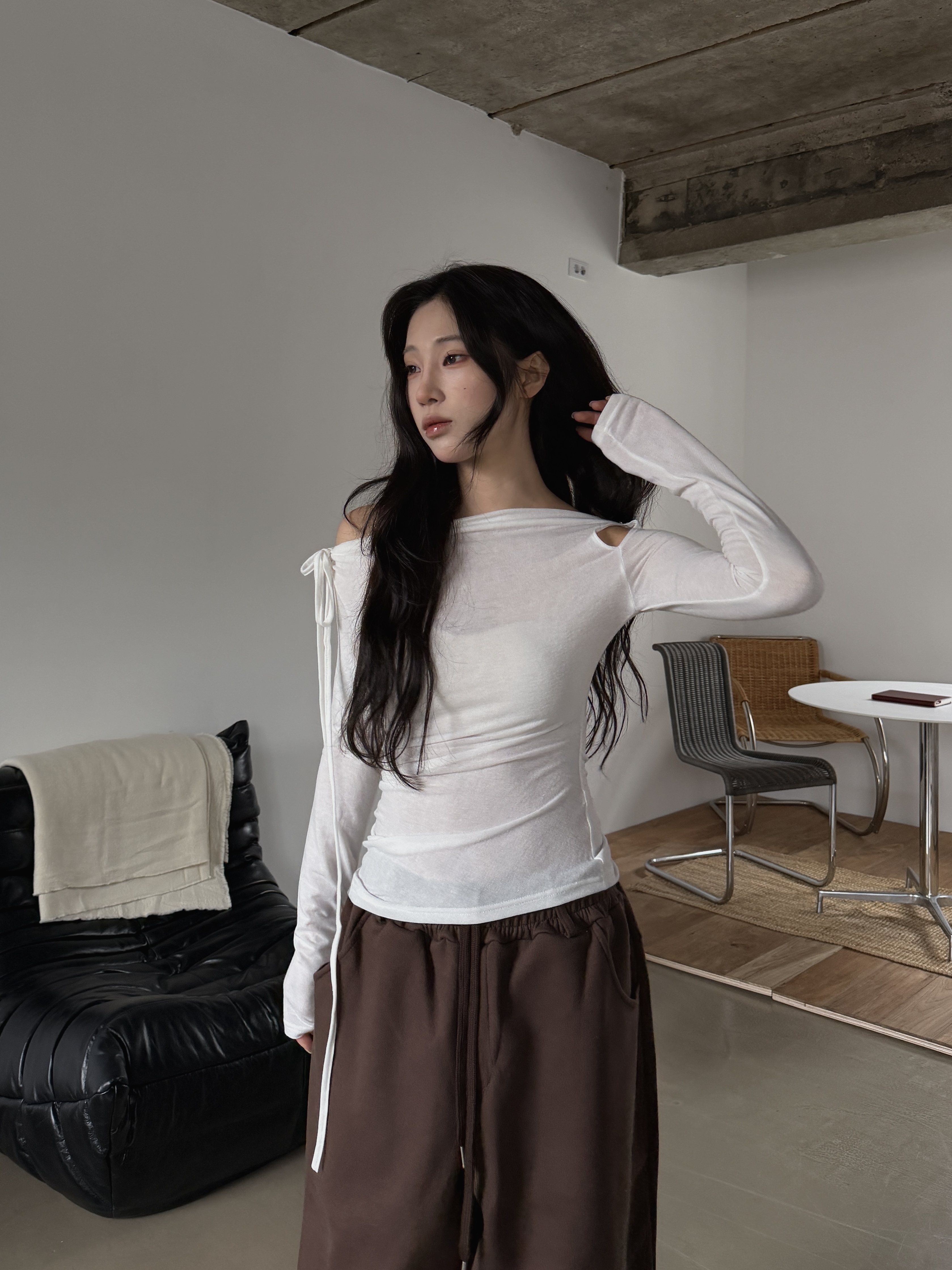 側綁帶 斜肩鏤空 抓皺修身長袖上衣