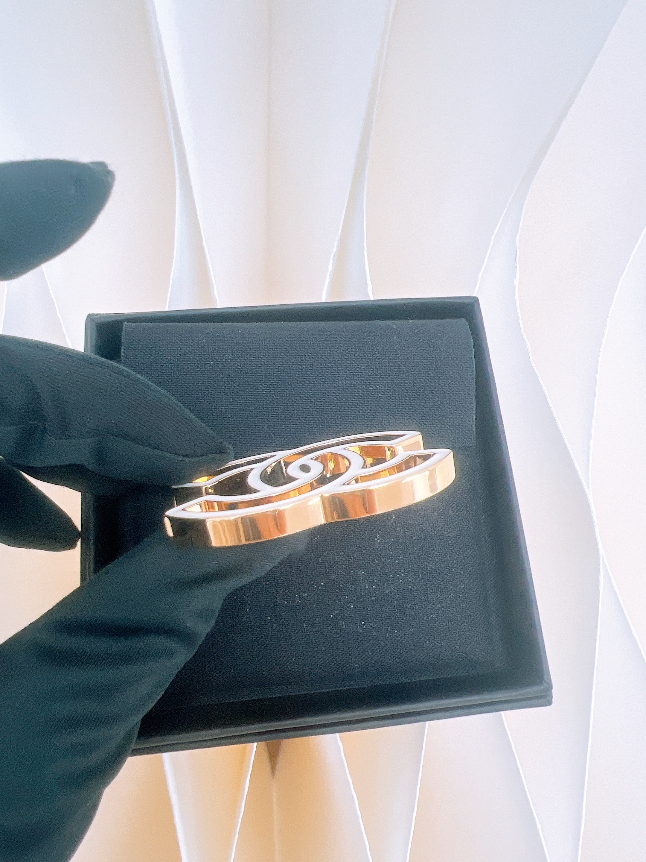 *Unused* Chanel 24a brooch white